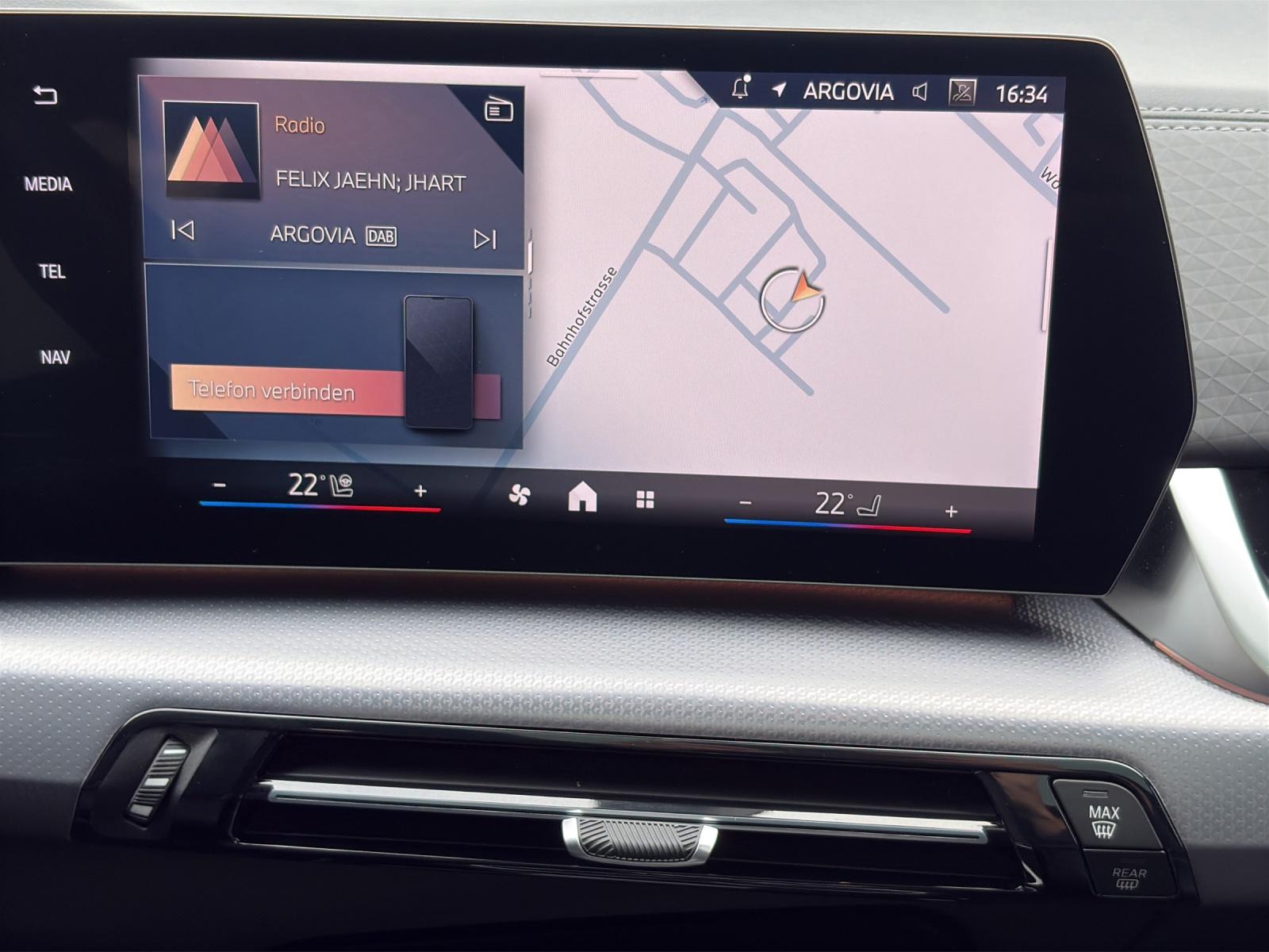 BMW iX2 30 xDrive-image-12