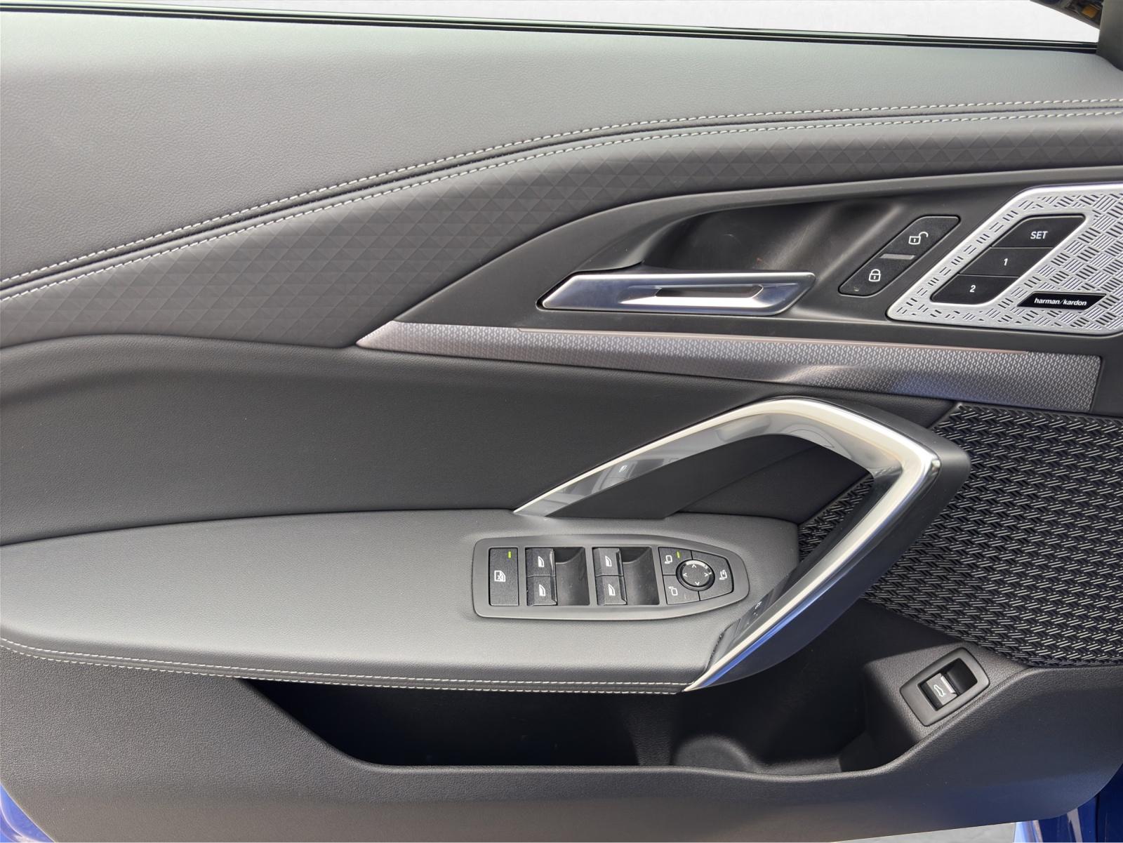 BMW iX2 30 xDrive-image-17