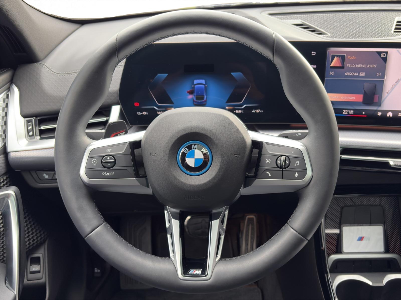 BMW iX2 30 xDrive-image-11