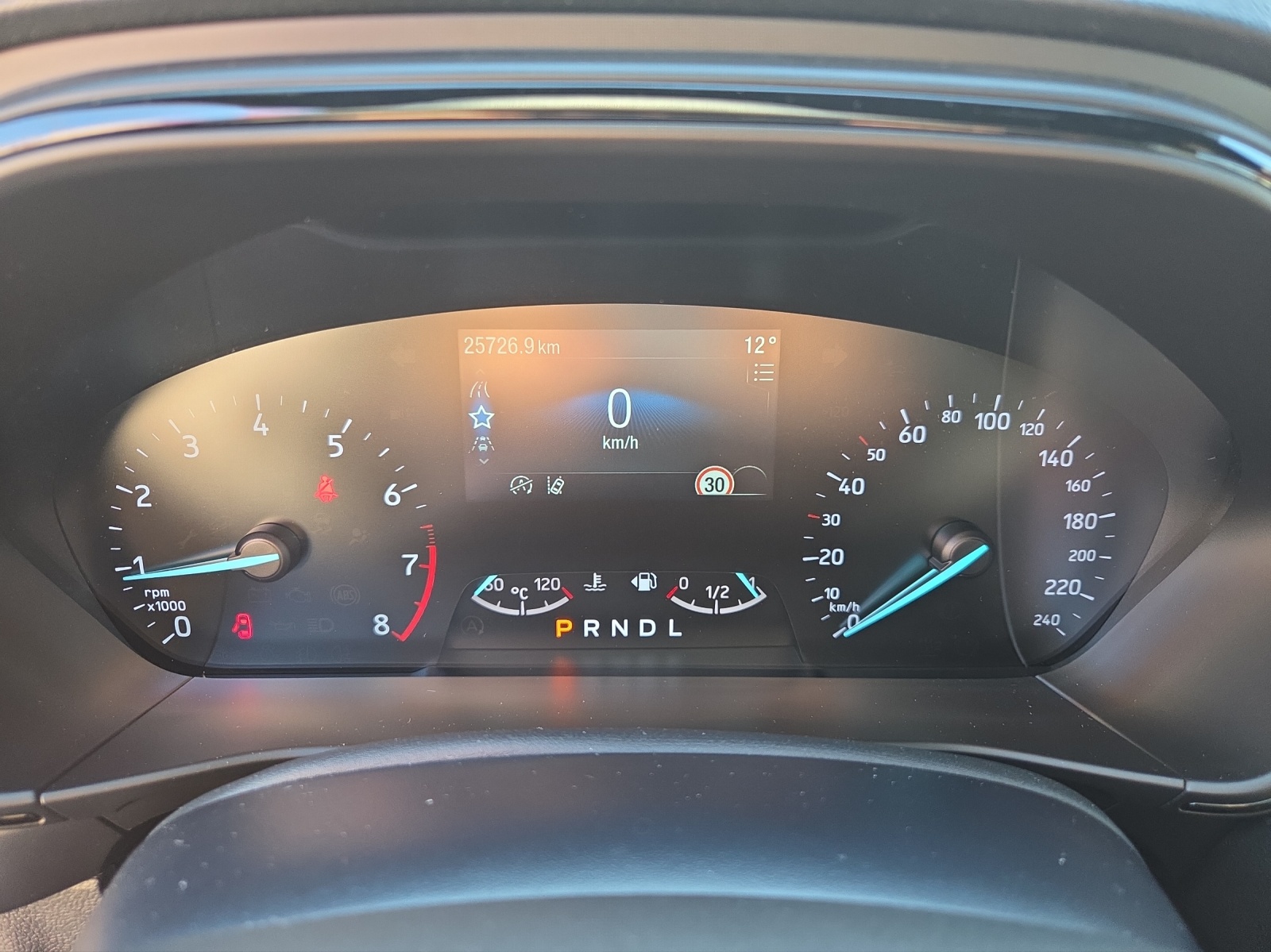 FORD Focus Station Wagon 1.0i EcoB Hybrid 155 ST-Line-image-4