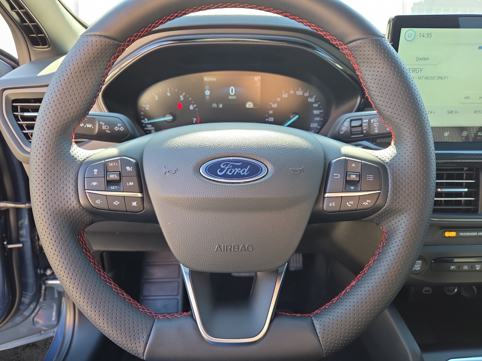 FORD Focus Station Wagon 1.0i EcoB Hybrid 155 ST-Line-image-7
