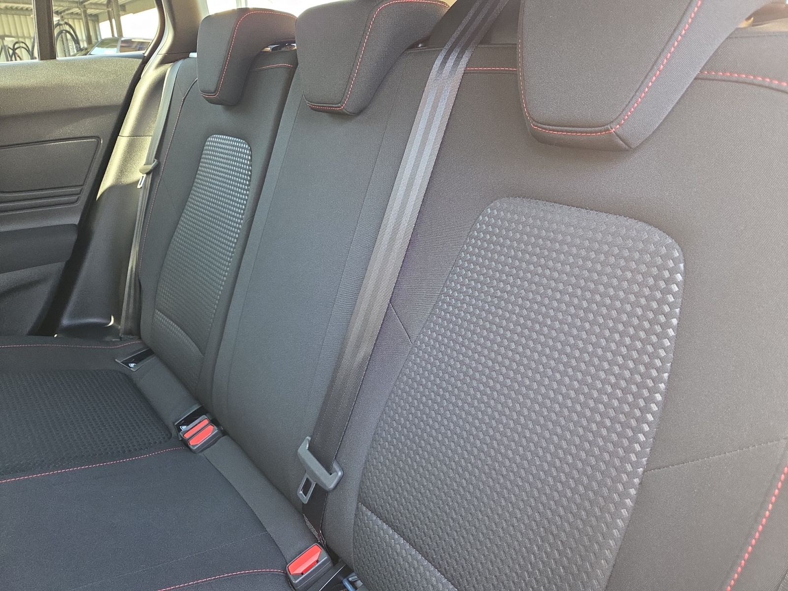 FORD Focus Station Wagon 1.0i EcoB Hybrid 155 ST-Line-image-9