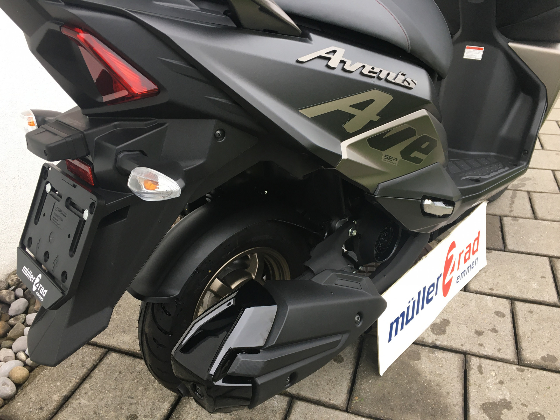 SUZUKI UN 125 Avenis-showroom-element-3