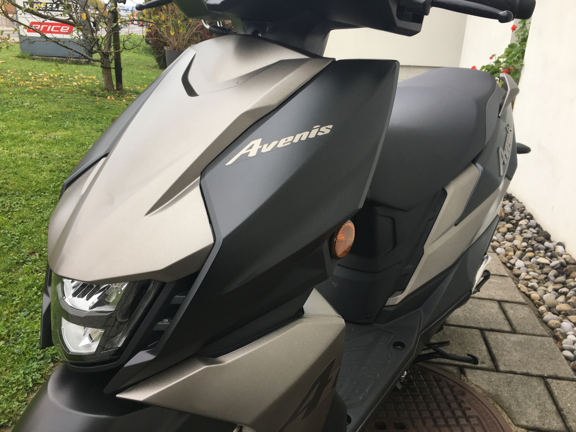 SUZUKI UN 125 Avenis-showroom-element-1