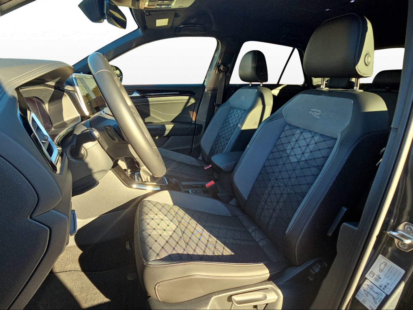 VW T-Roc 2.0 TSI R-Line DSG 4Motion-image-7