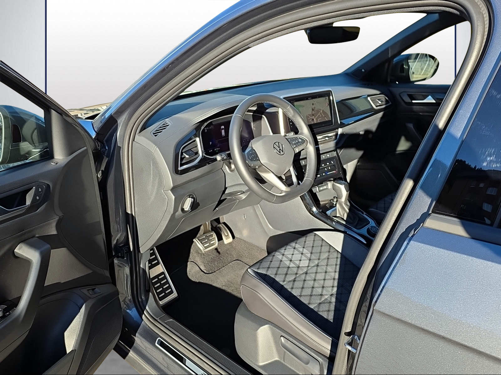 VW T-Roc 2.0 TSI R-Line DSG 4Motion-image-5