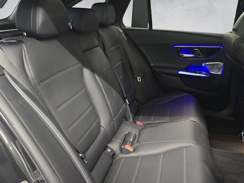 MERCEDES-BENZ C 300 de AMG Line 4Matic T-Modell-image-12