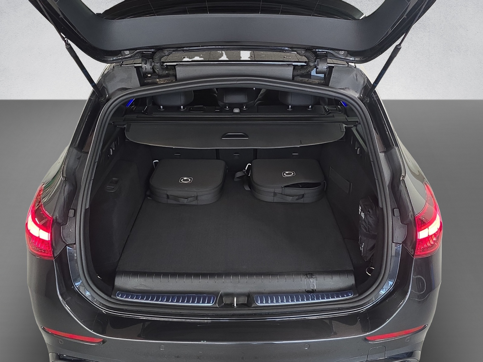 MERCEDES-BENZ C 300 de AMG Line 4Matic T-Modell-image-8