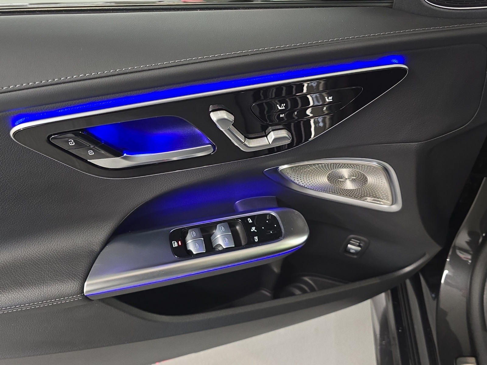 MERCEDES-BENZ C 300 de AMG Line 4Matic T-Modell-image-6