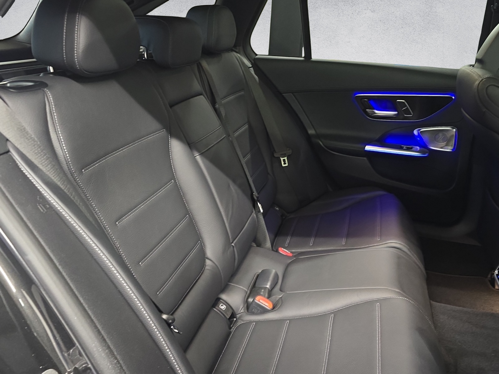 MERCEDES-BENZ C 300 de AMG Line 4Matic T-Modell-image-13