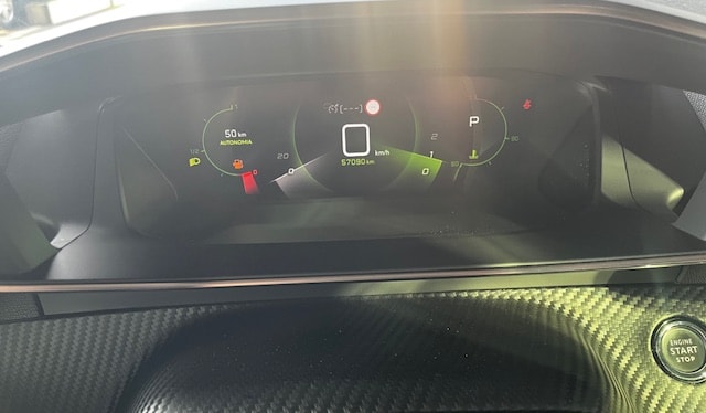PEUGEOT 208 1.2 PureTech Allure EAT8-image-7