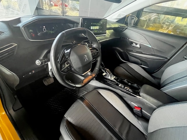 PEUGEOT 208 1.2 PureTech Allure EAT8-image-8