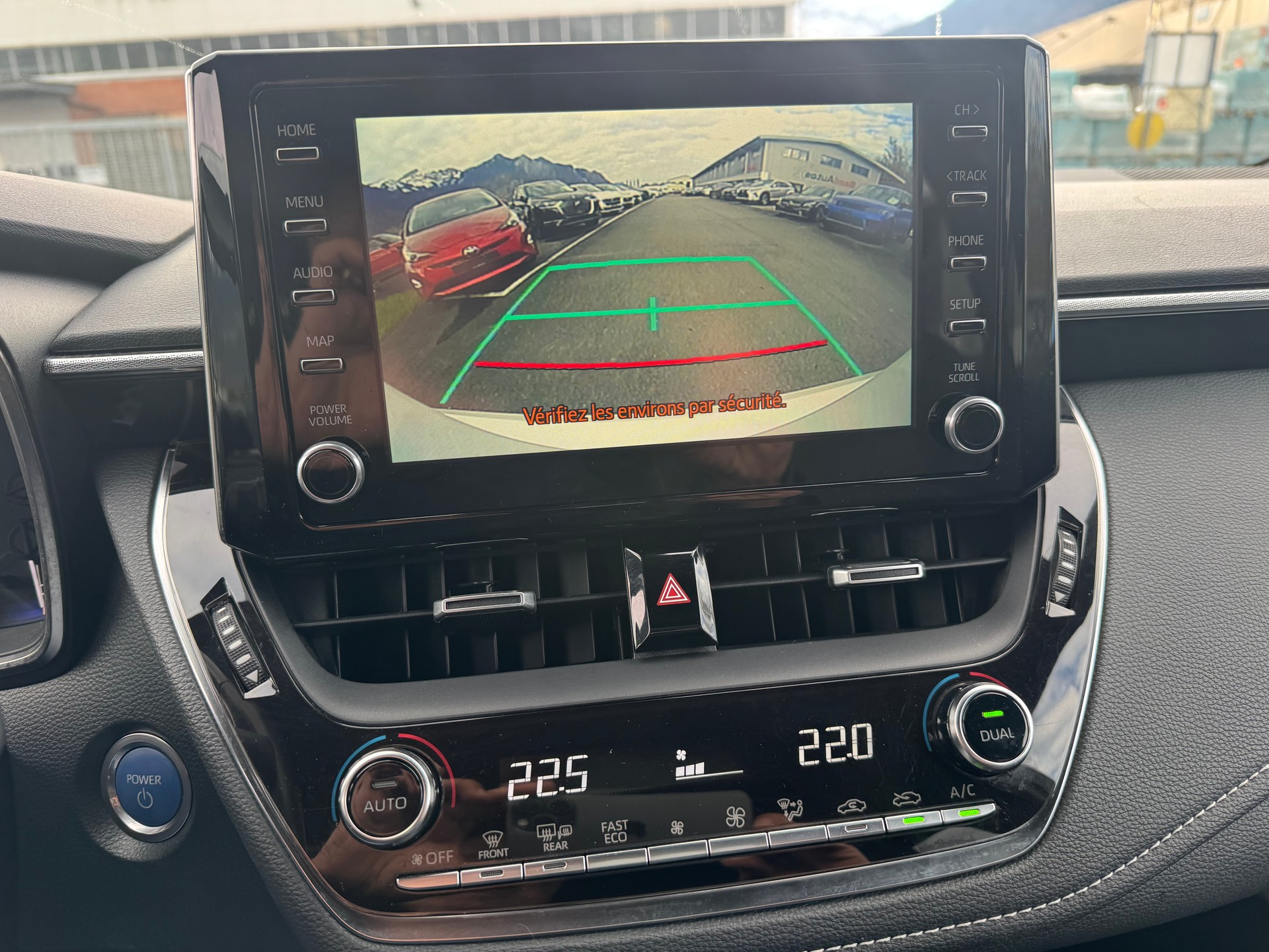 TOYOTA Corolla 2.0 HSD Style e-CVT-image-14