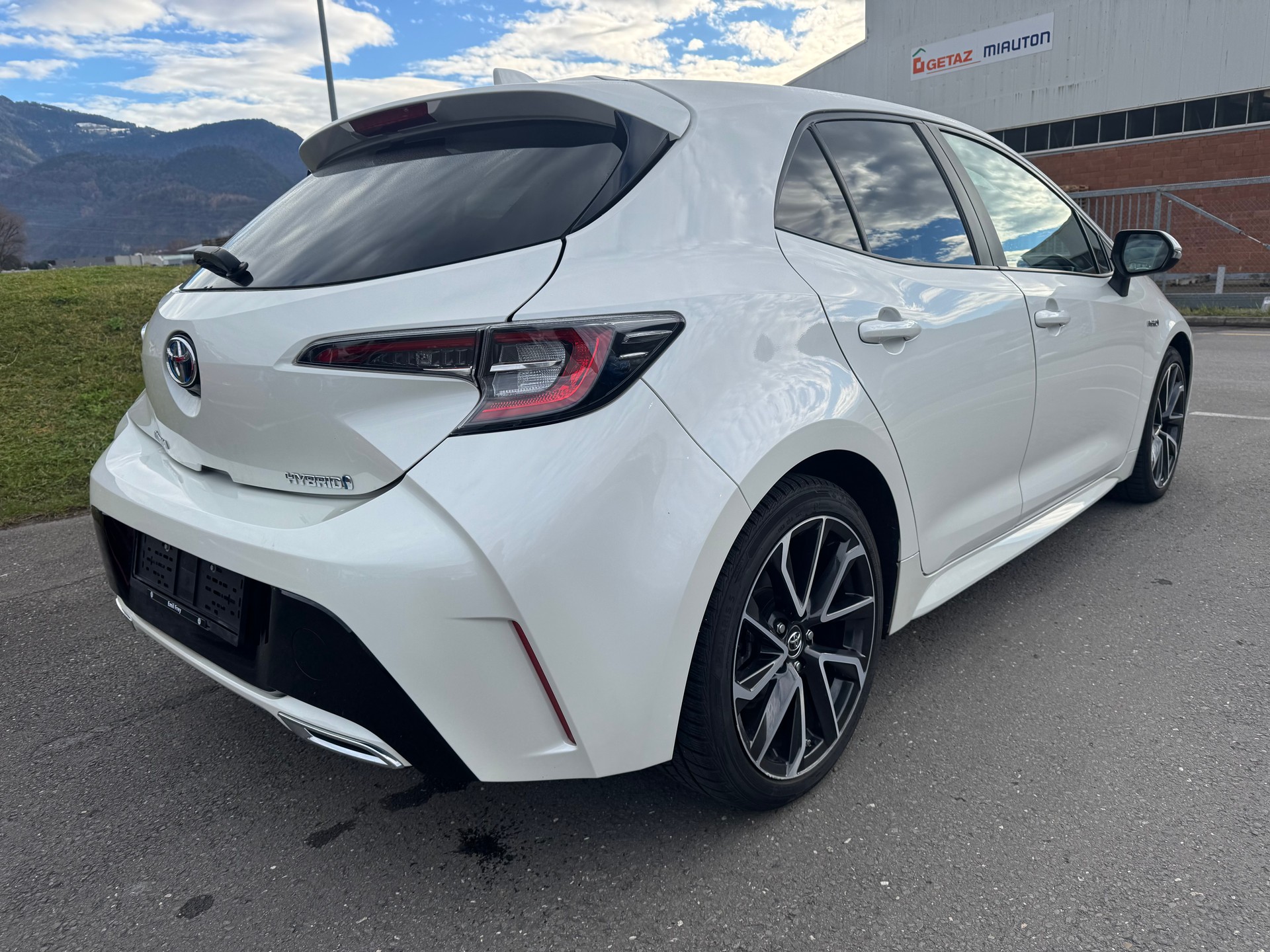 TOYOTA Corolla 2.0 HSD Style e-CVT-image-3