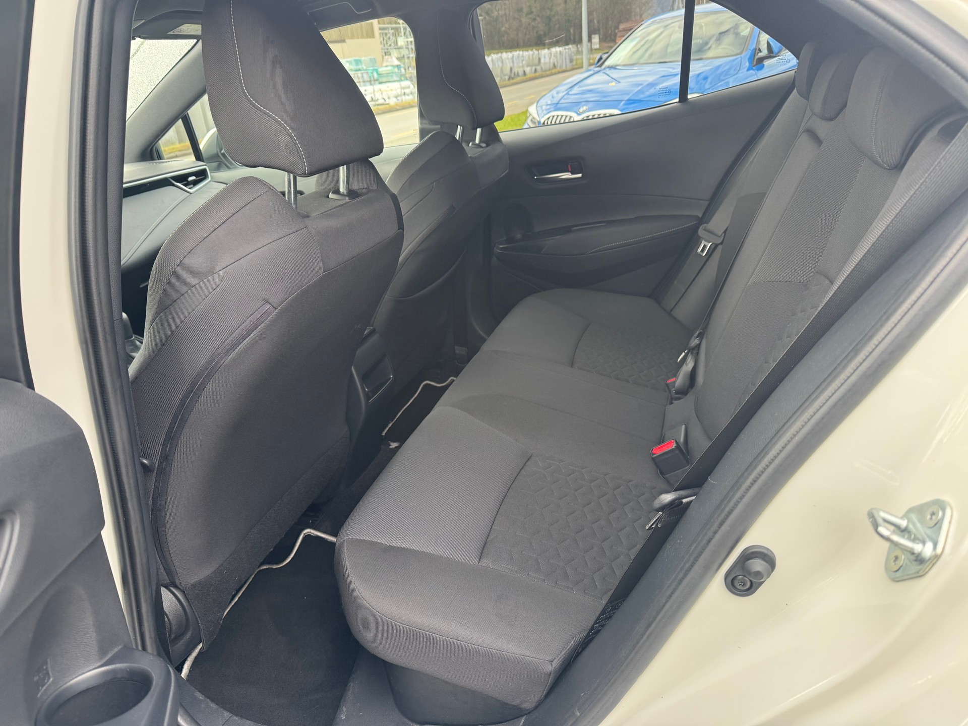 TOYOTA Corolla 2.0 HSD Style e-CVT-image-6
