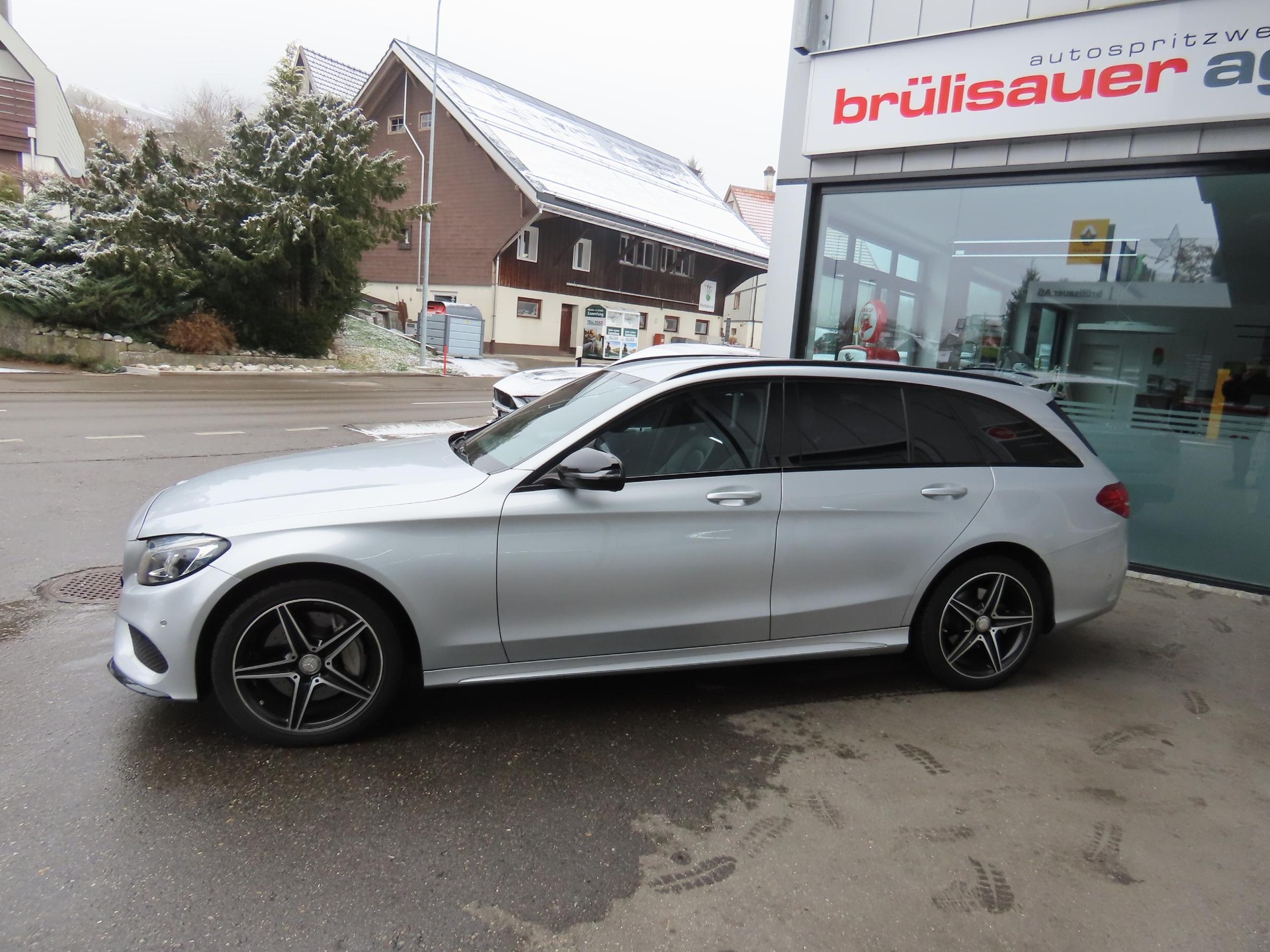 MERCEDES-BENZ C 250 d AMG Line 4m Kombi-image-5