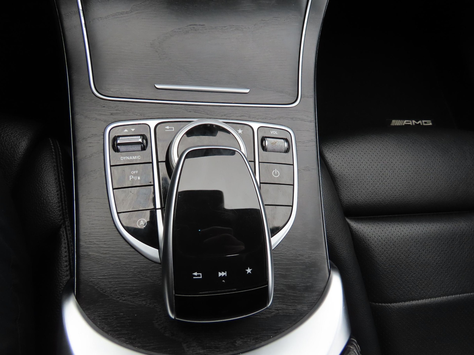 MERCEDES-BENZ C 250 d AMG Line 4m Kombi-image-16
