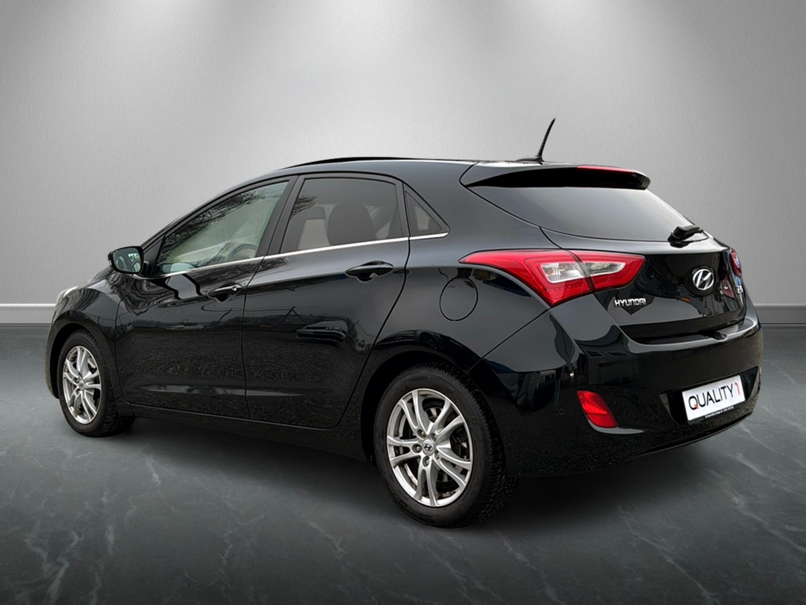 HYUNDAI i30 1.6 CRDi Vertex-image-2