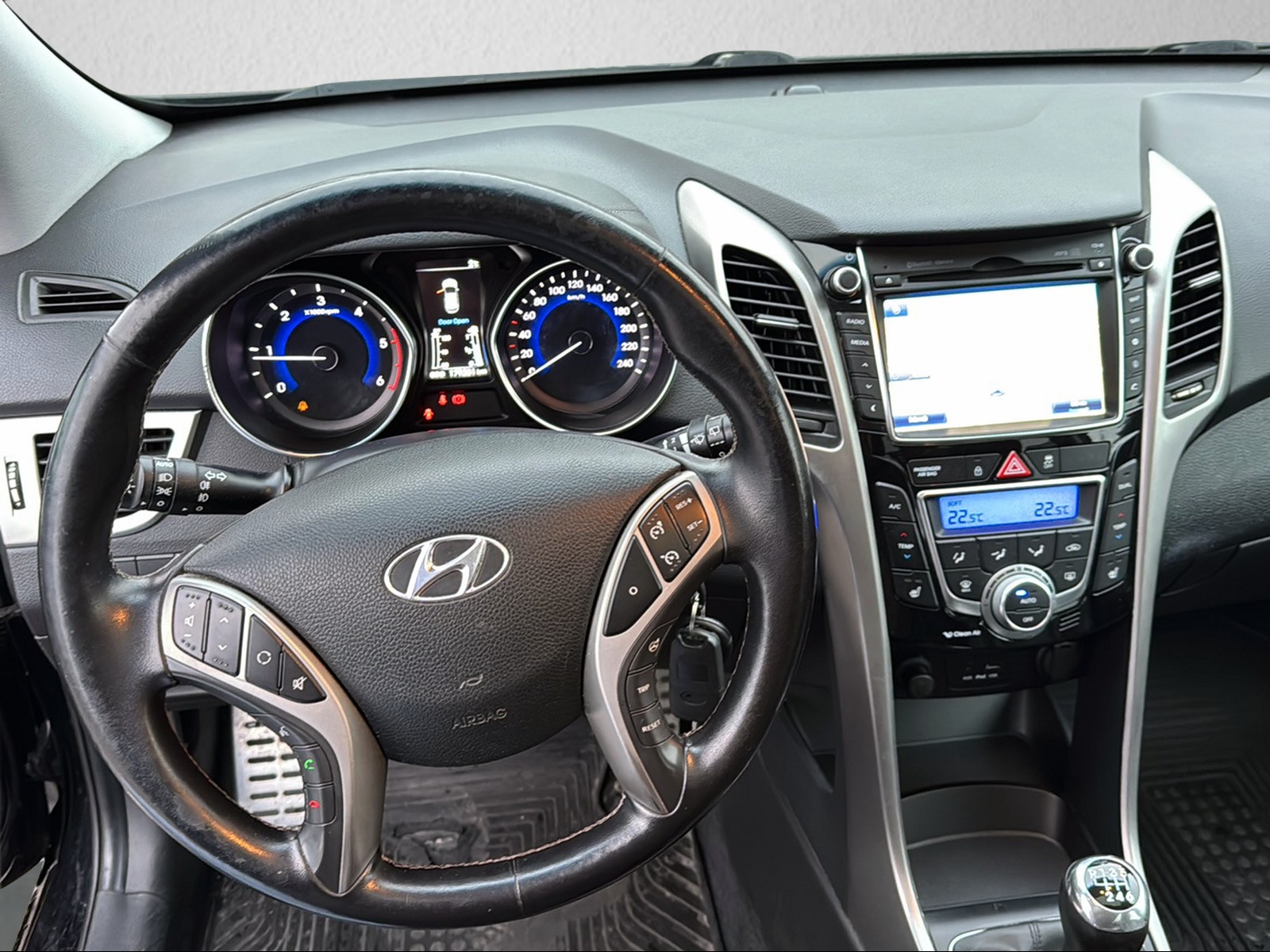 HYUNDAI i30 1.6 CRDi Vertex-image-6