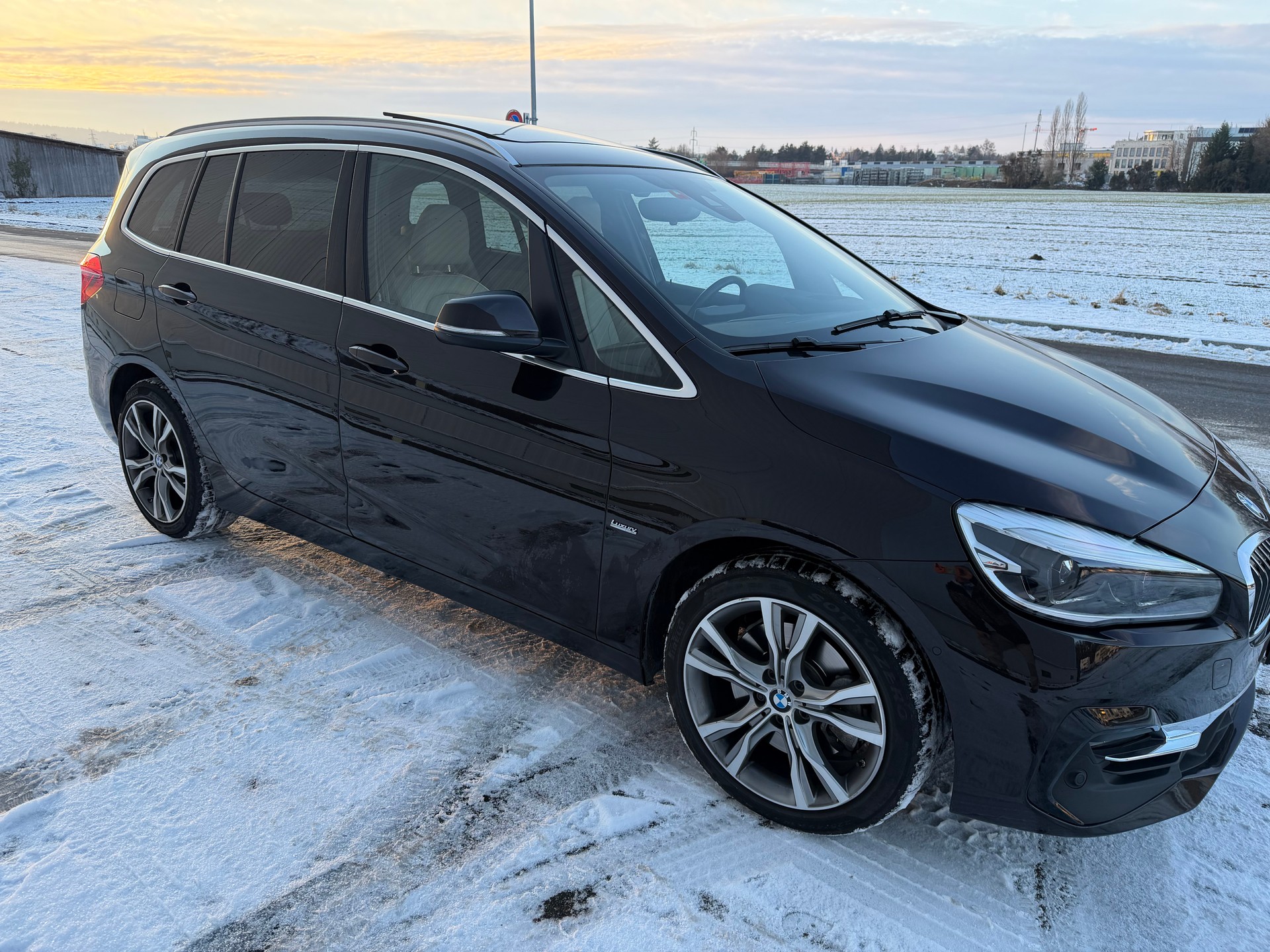 BMW 220i Gran Tourer Luxury Line DKG-image-8