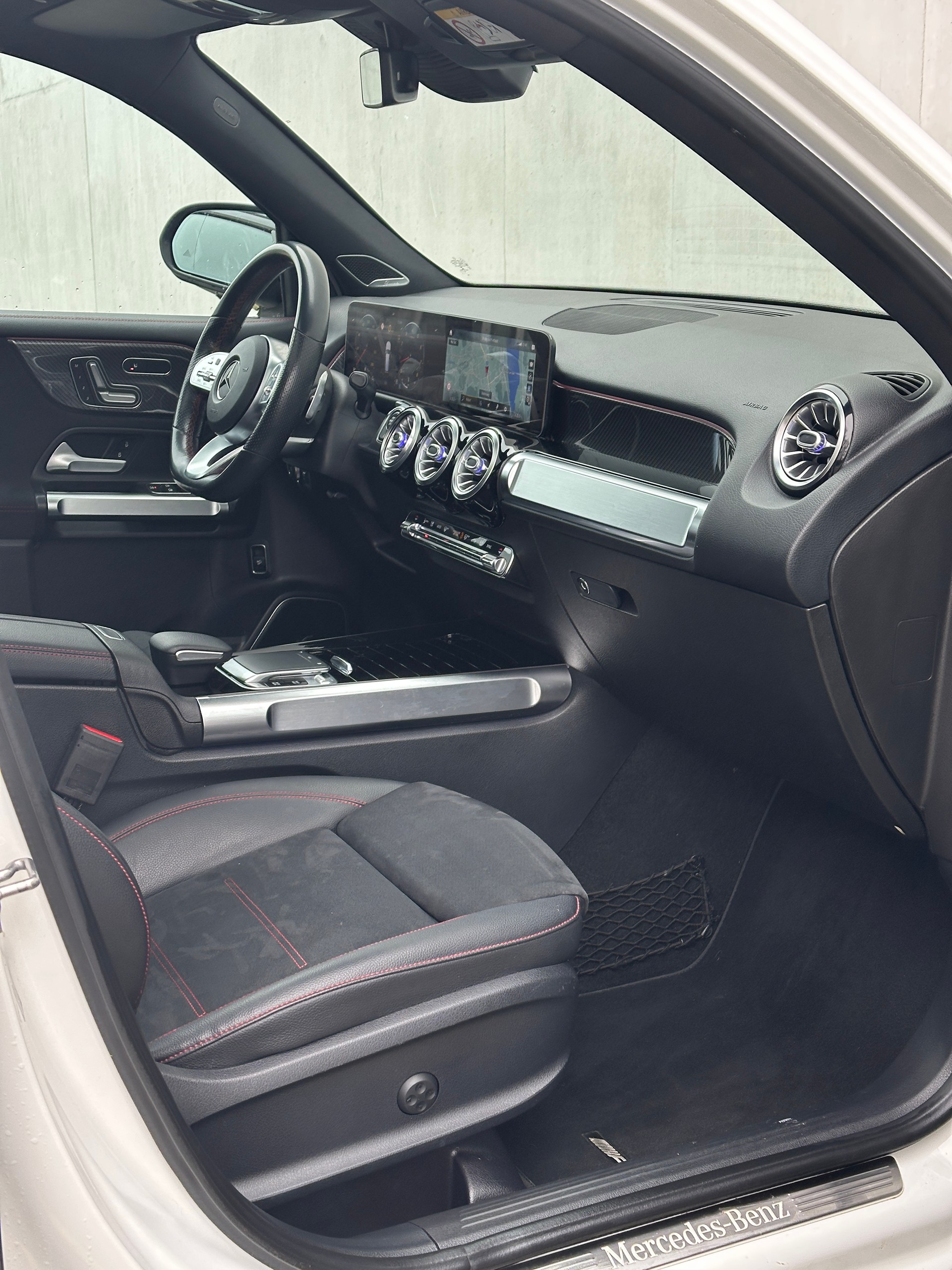 MERCEDES-BENZ GLB 250 AMG Line 4 MATIC 8G-Tronic-image-12