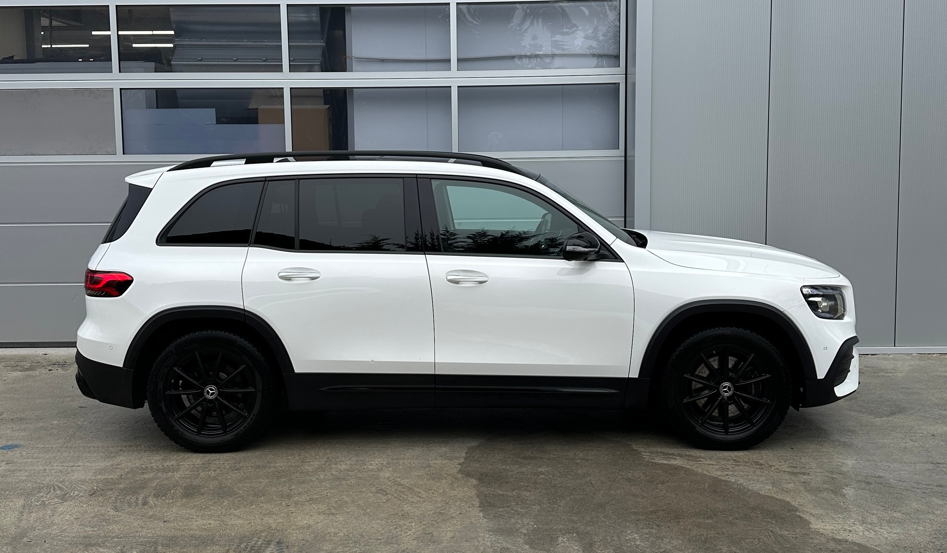 MERCEDES-BENZ GLB 250 AMG Line 4 MATIC 8G-Tronic-image-2
