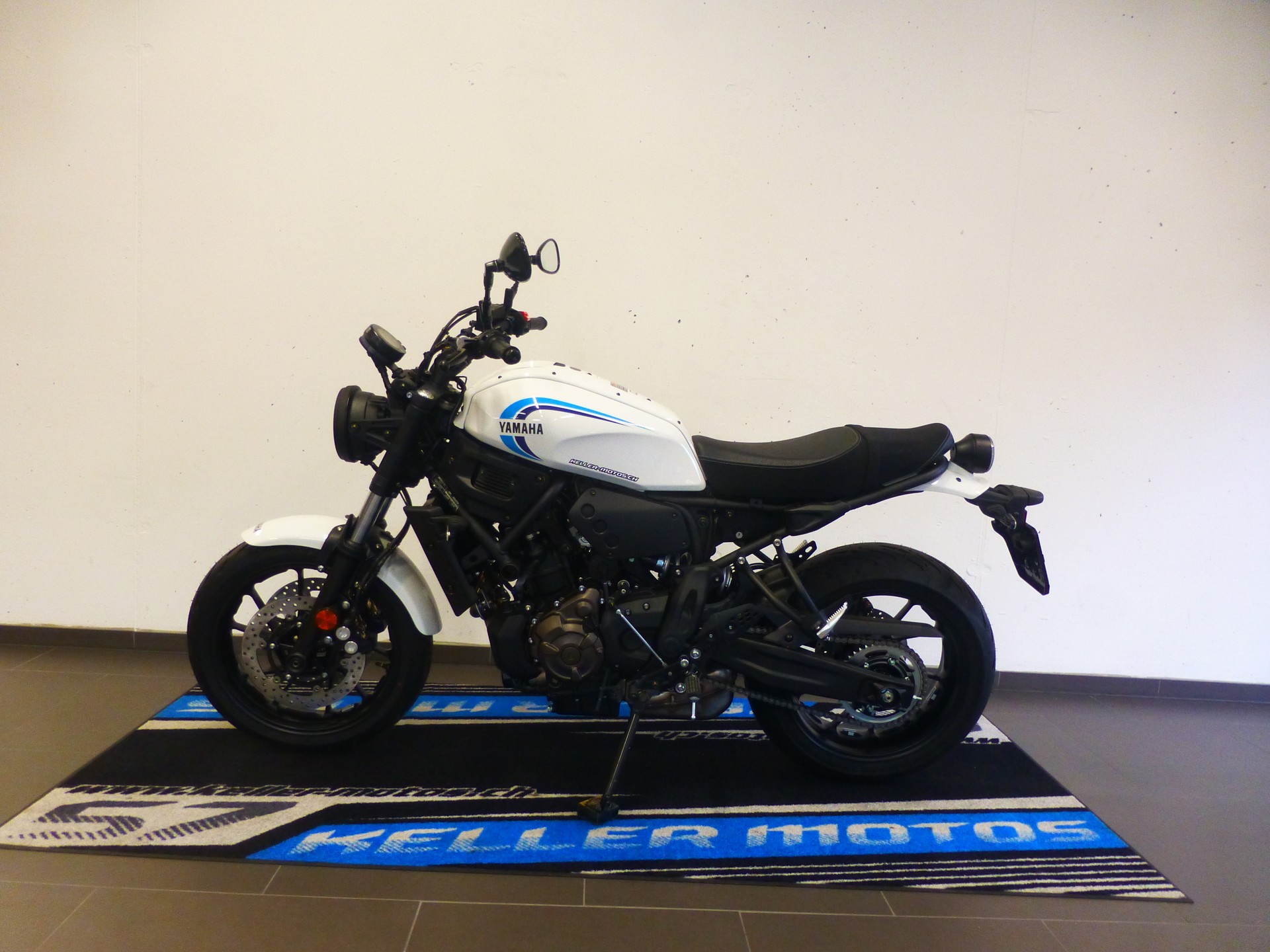 YAMAHA XSR 700 (35kW)-showroom-element-2