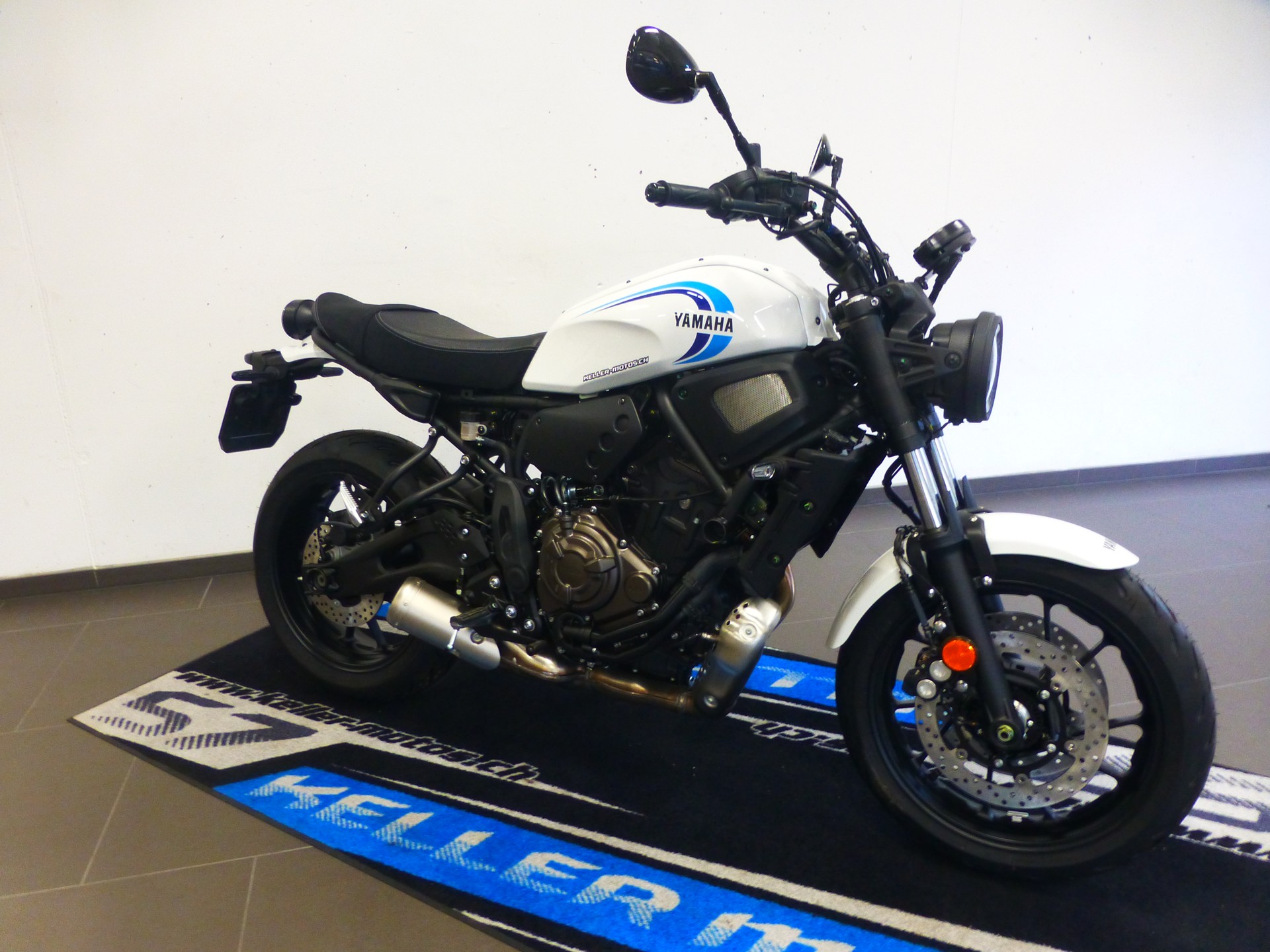 YAMAHA XSR 700 (35kW)-showroom-element-3