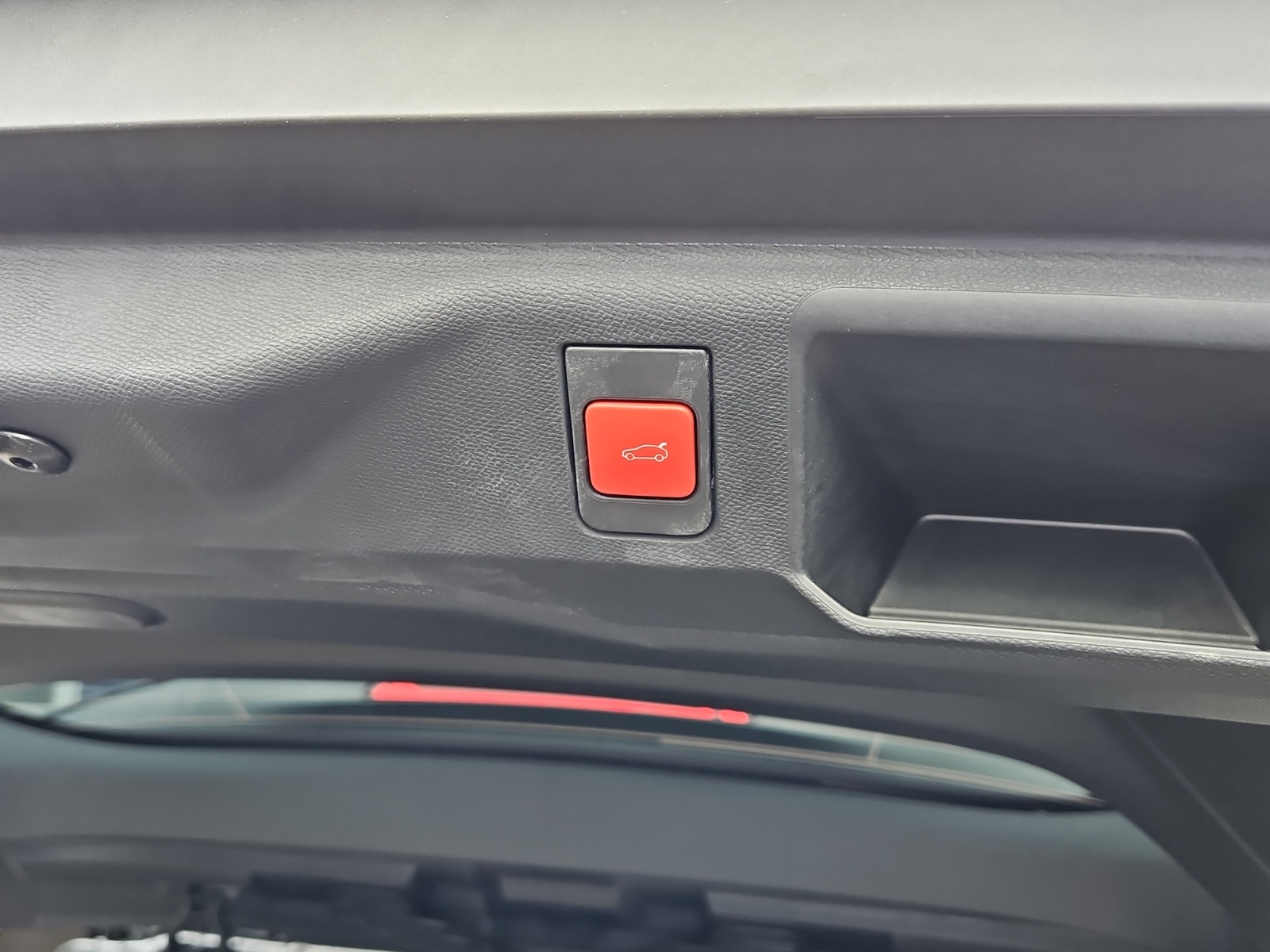 PEUGEOT 5008 NEW 210 73kWh GT-image-11