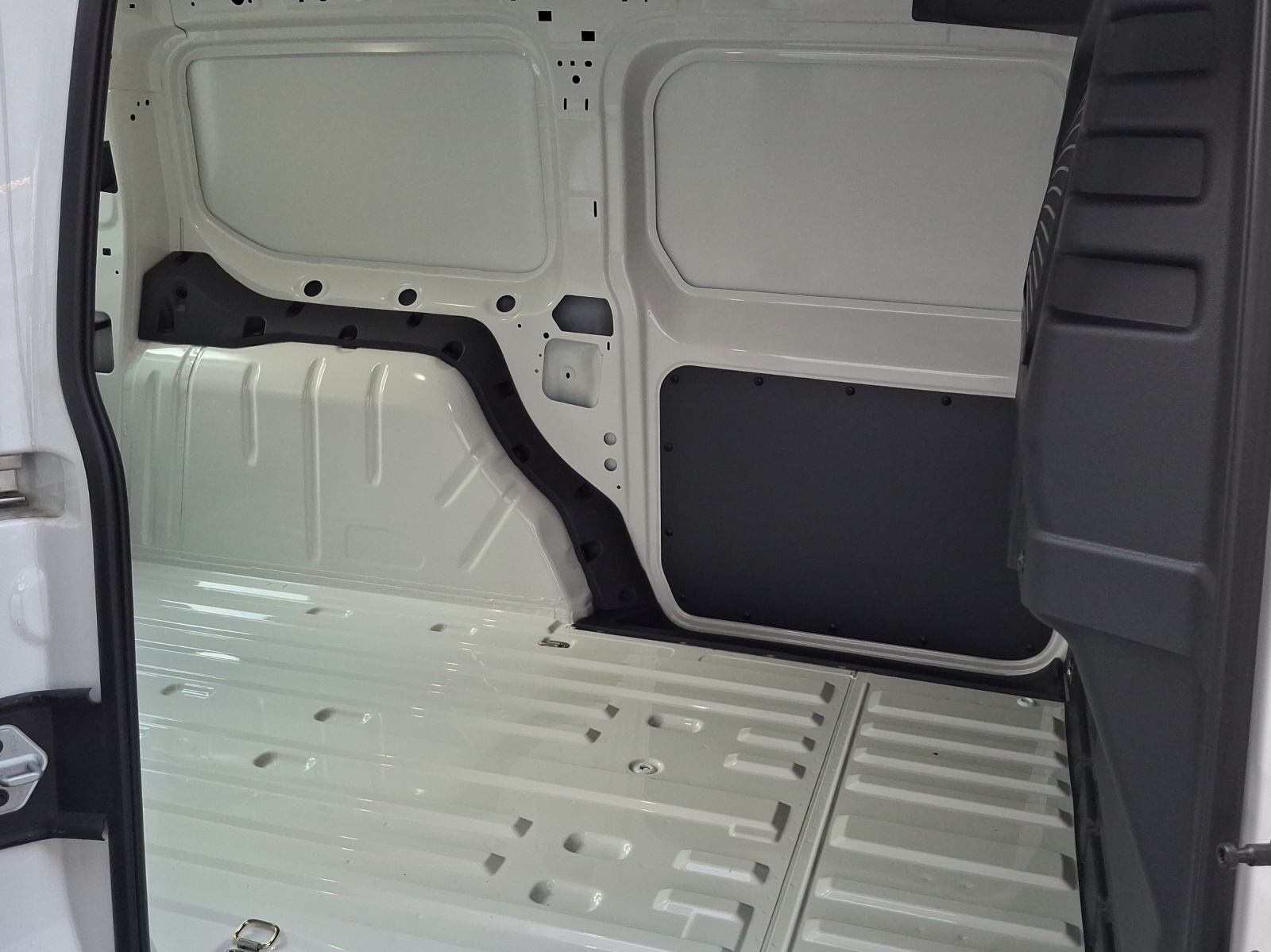 VW Caddy Cargo 1.5TSI Entry Maxi-image-11