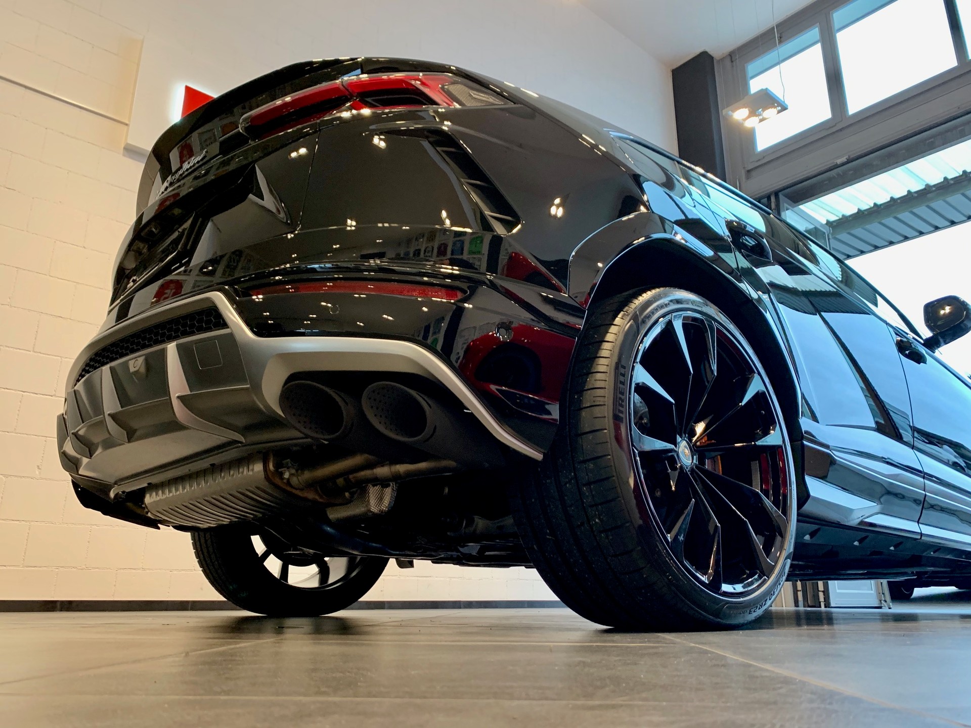 LAMBORGHINI Urus E-Gear-image-5