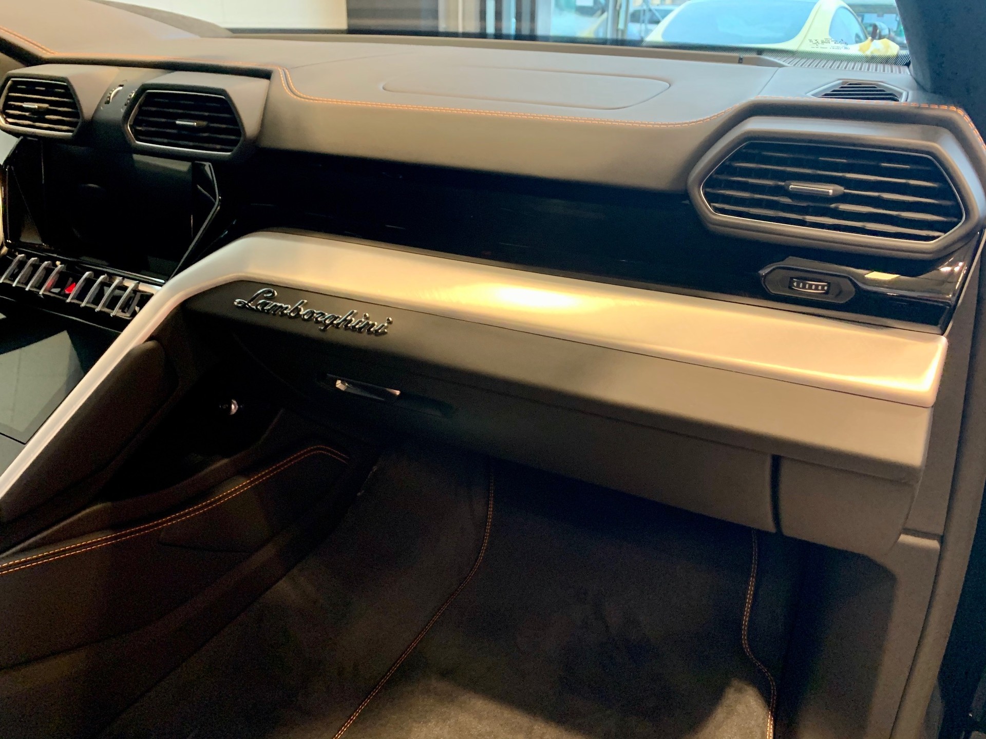 LAMBORGHINI Urus E-Gear-image-22