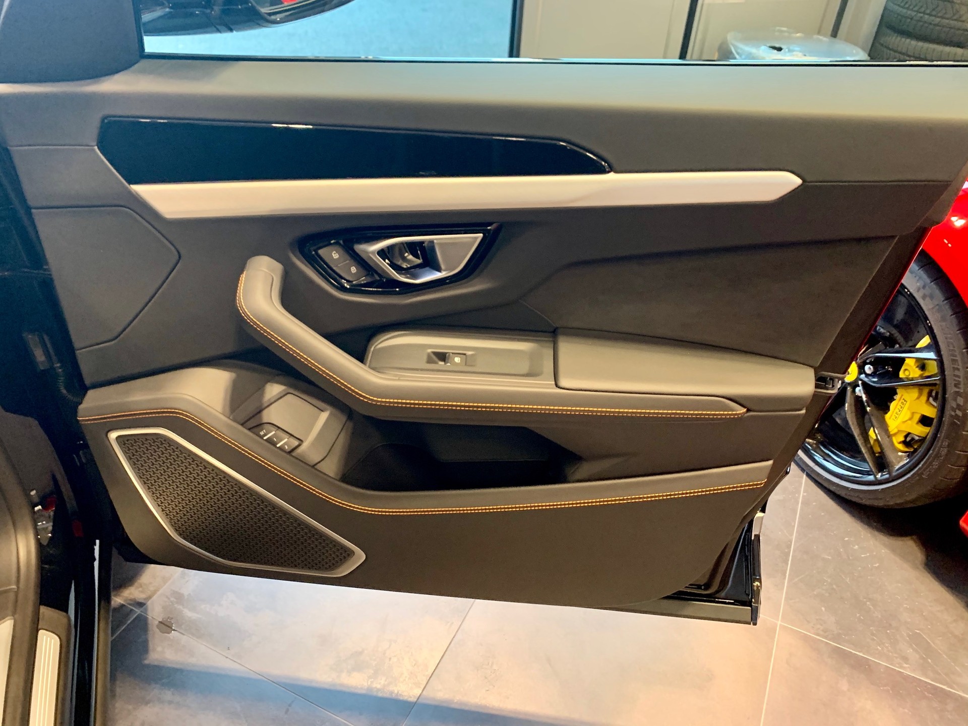 LAMBORGHINI Urus E-Gear-image-27