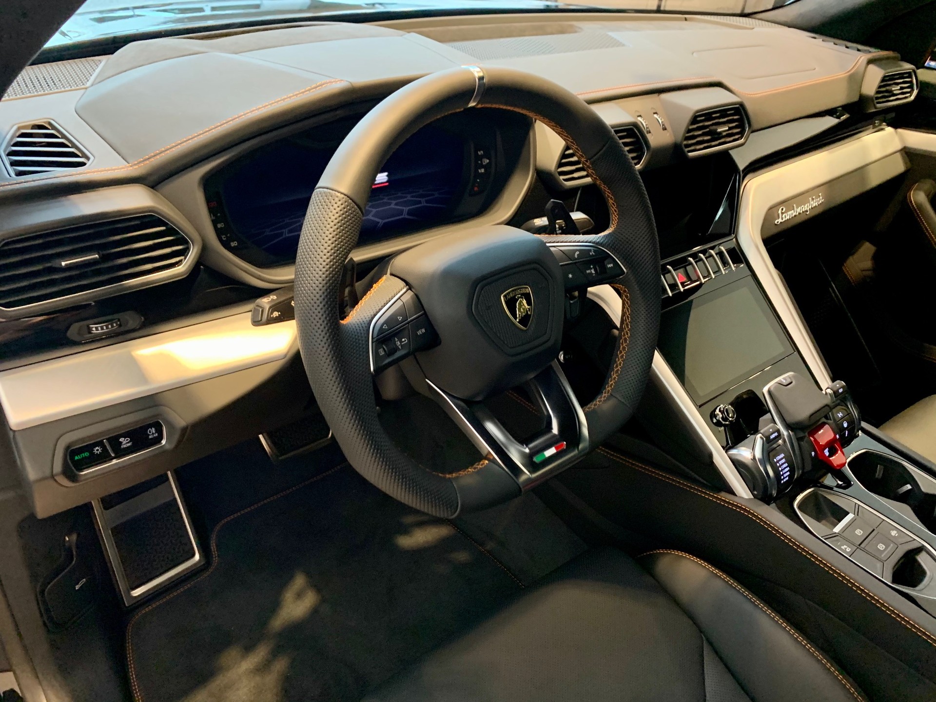 LAMBORGHINI Urus E-Gear-image-14
