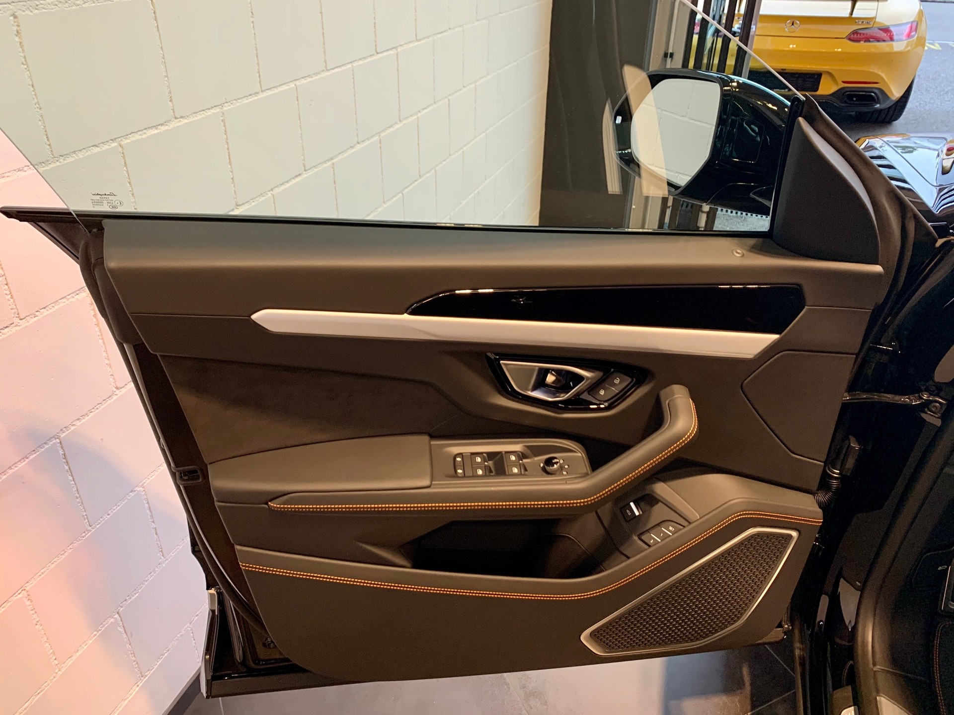 LAMBORGHINI Urus E-Gear-image-25
