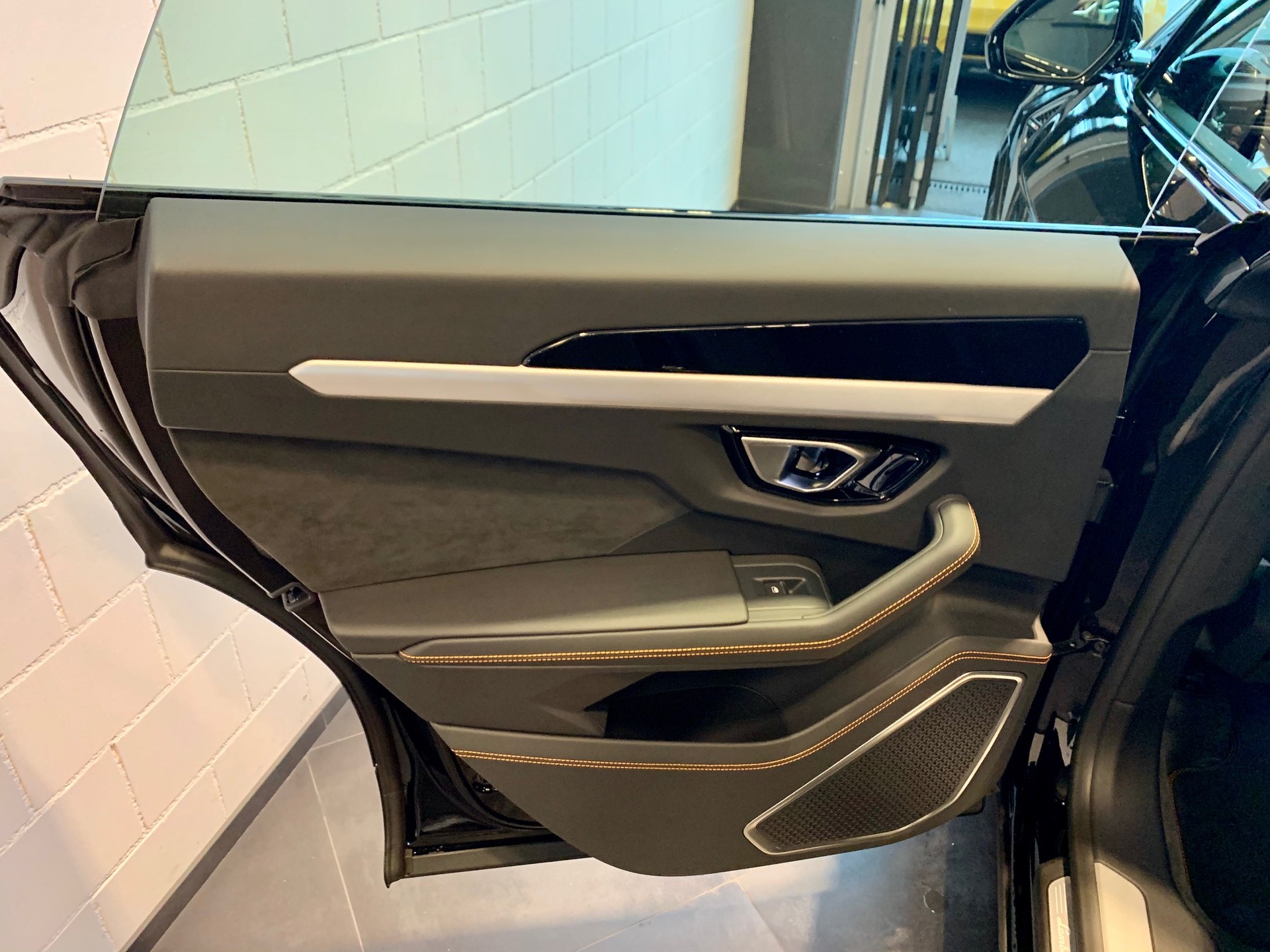 LAMBORGHINI Urus E-Gear-image-26