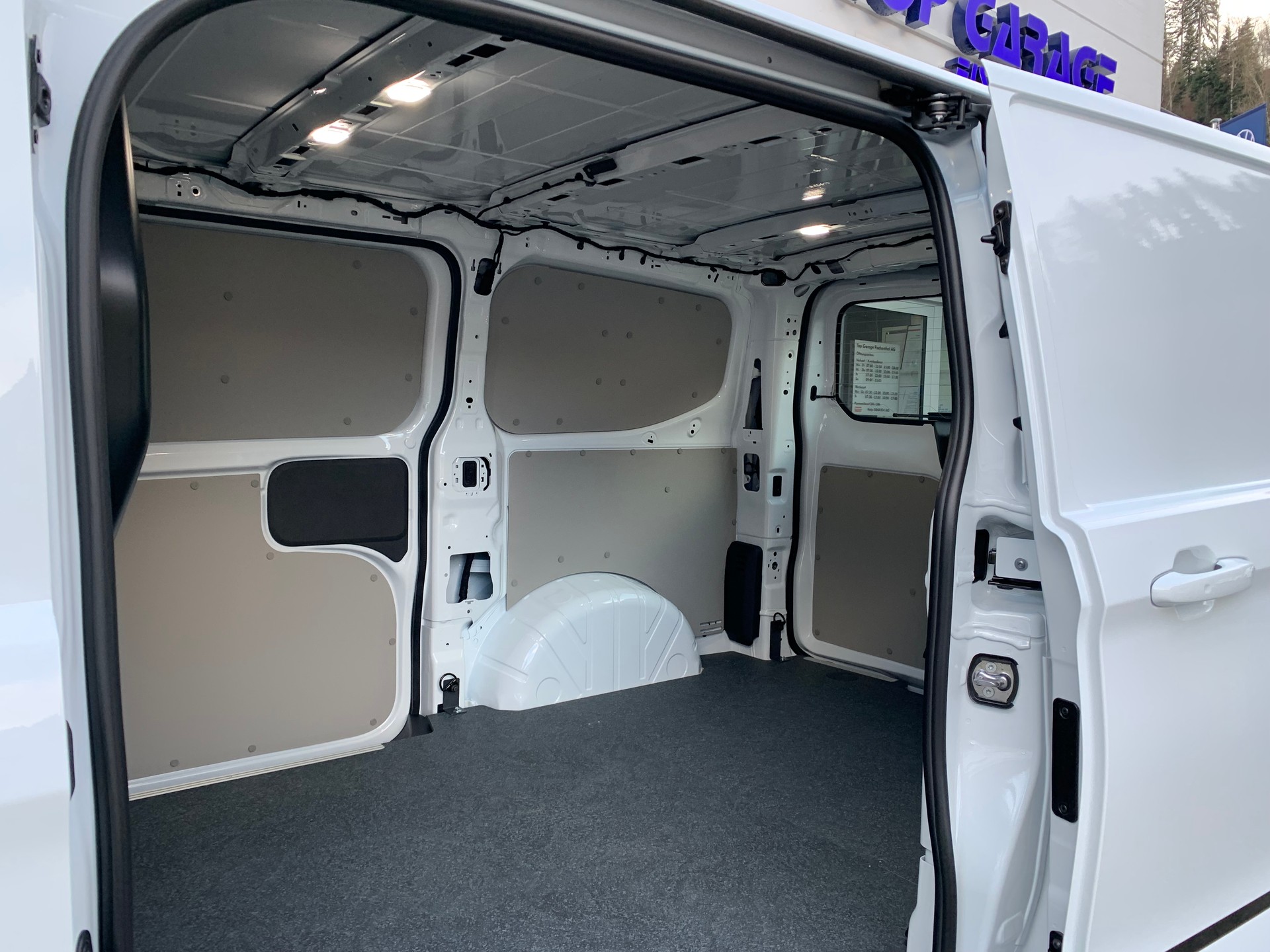 VW Transporter 2.0 TDI Edition 4Motion Automat-image-14