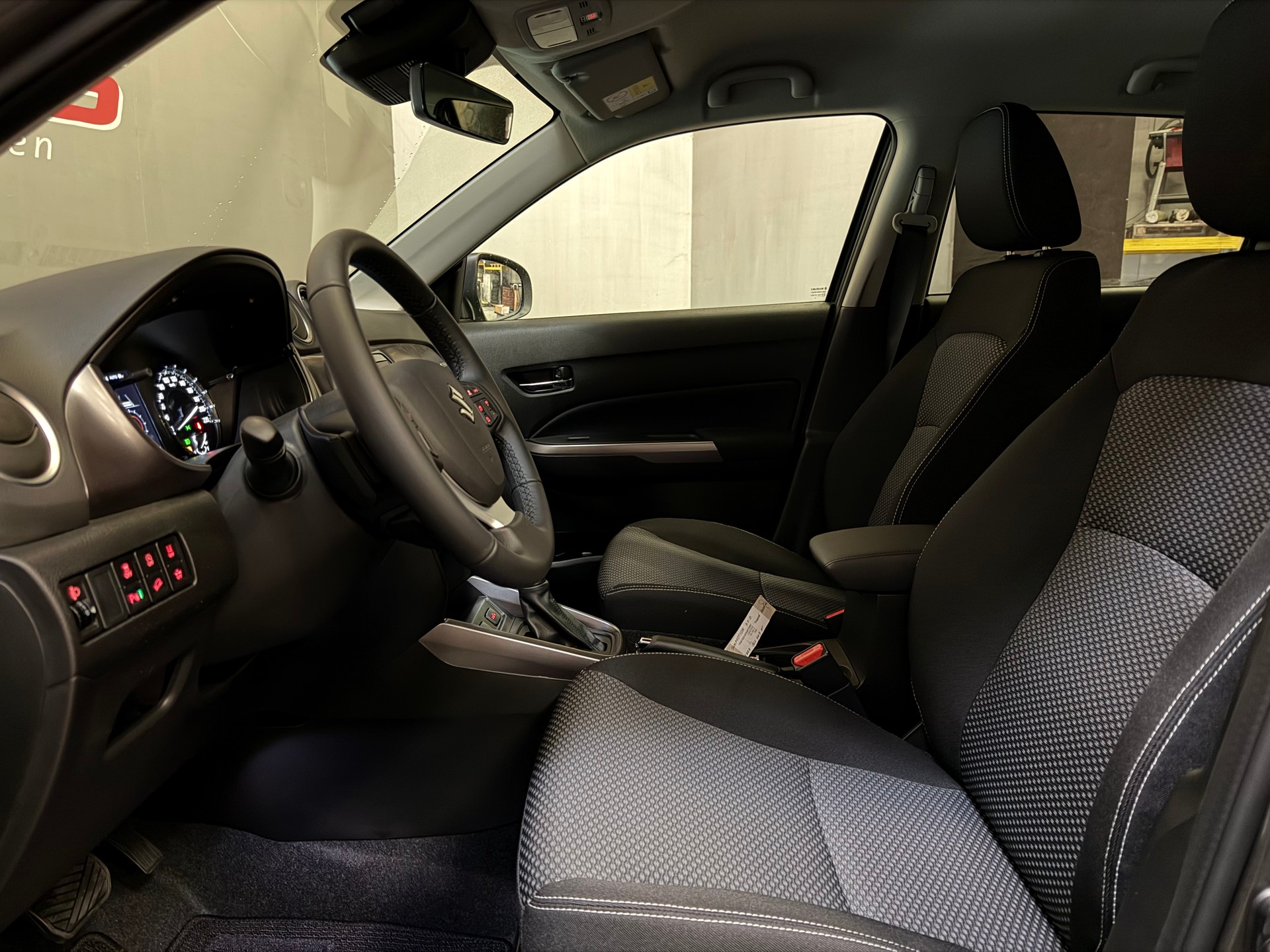 SUZUKI Vitara 1.4 Boosterjet Compact + 4x4 Hybrid Automatic-image-14