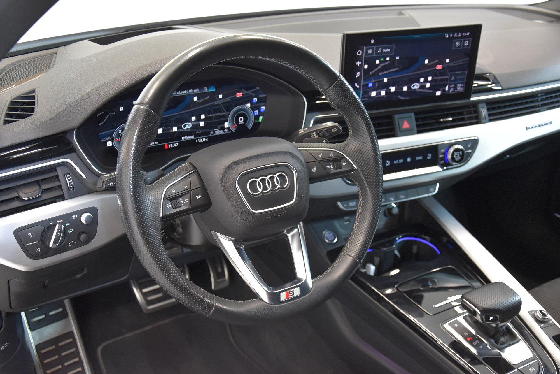 AUDI A4 Avant 40 TDI S line Attraction quattro S-tronic S-LINE COMPETITION PLUS-image-2