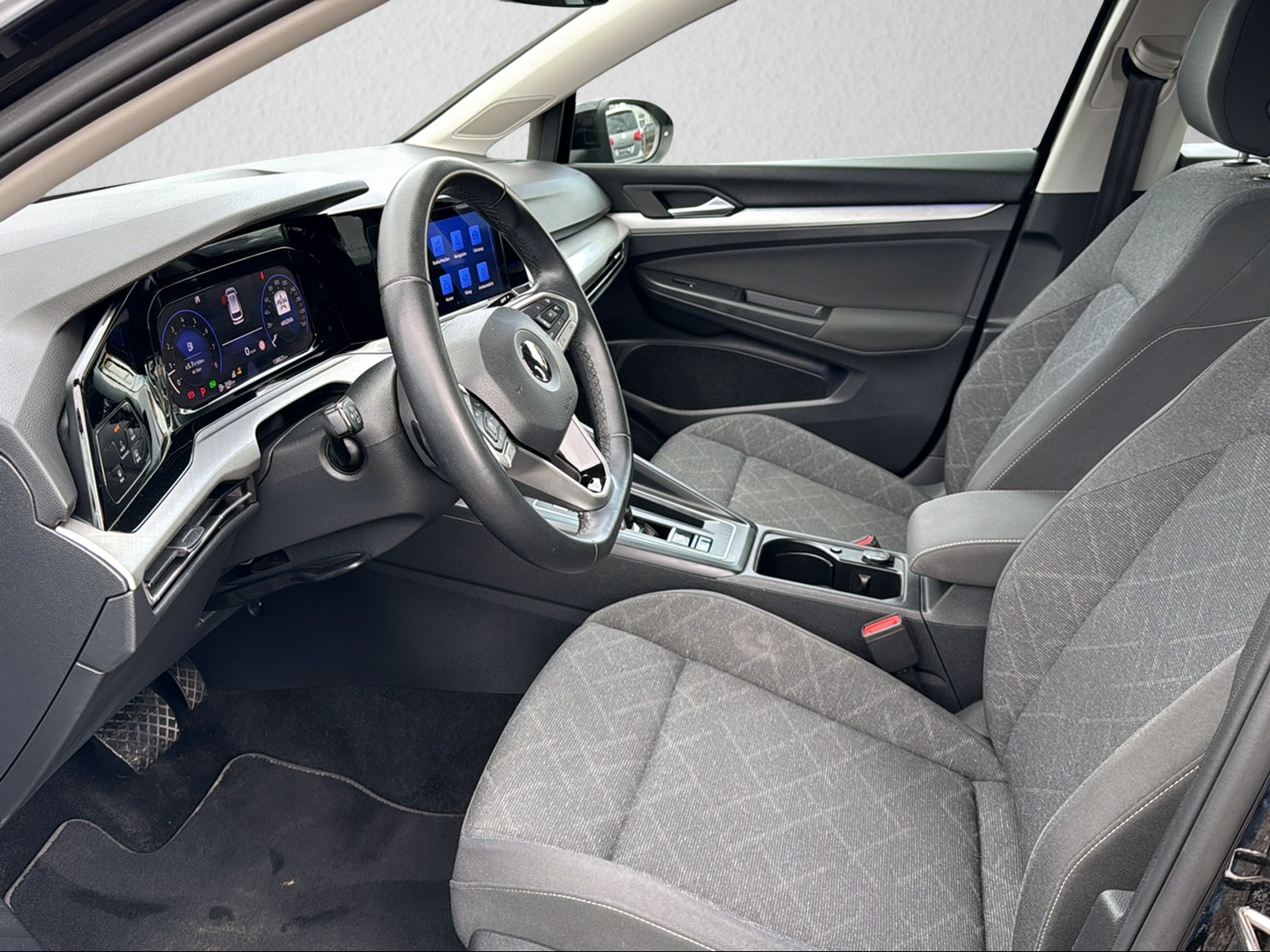 VW Golf Variant 1.5 TSI Life-image-3