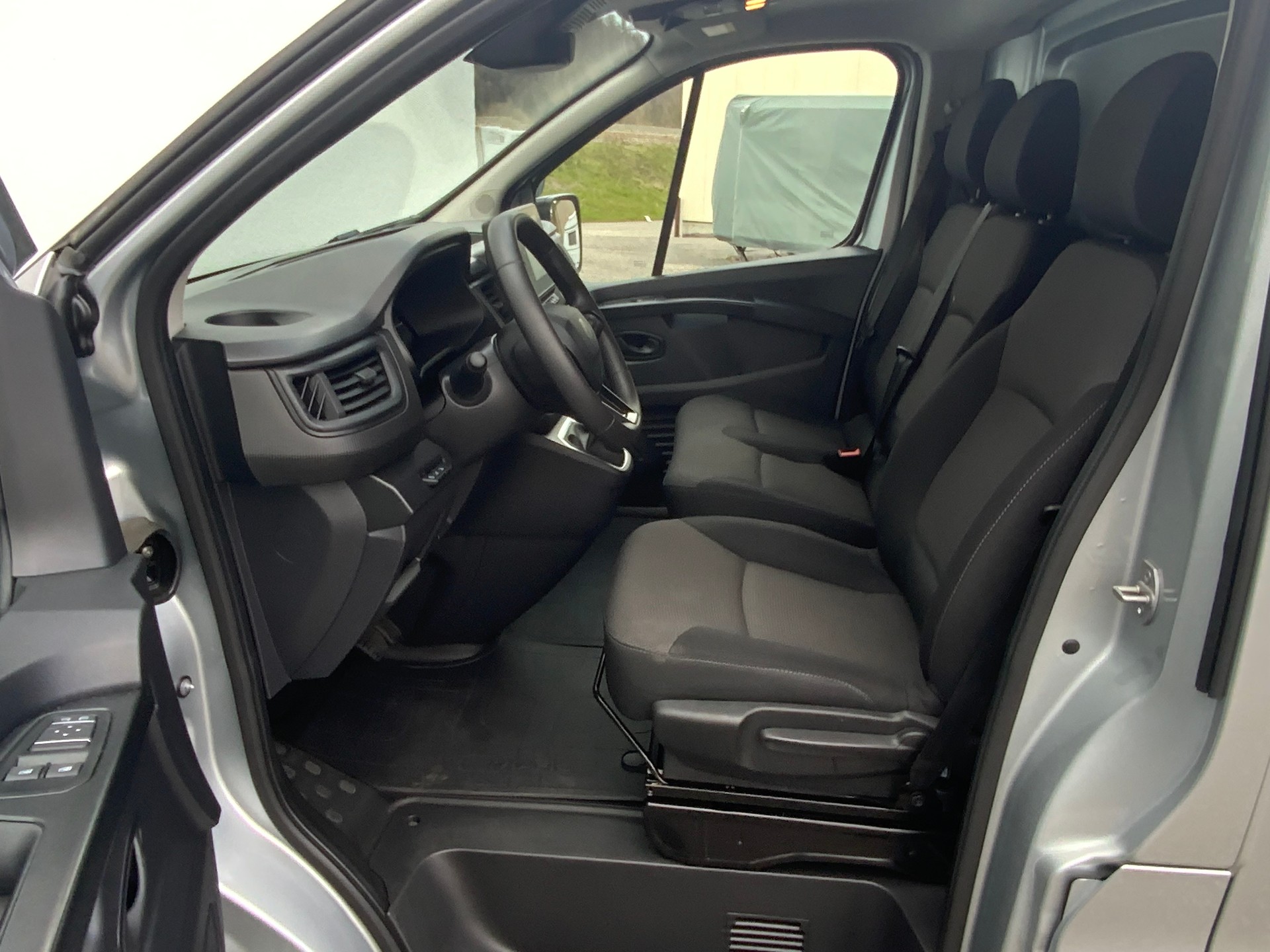 RENAULT Trafic 2.0 Blue dCi 150 Advance L1H1 EDC EN-image-9