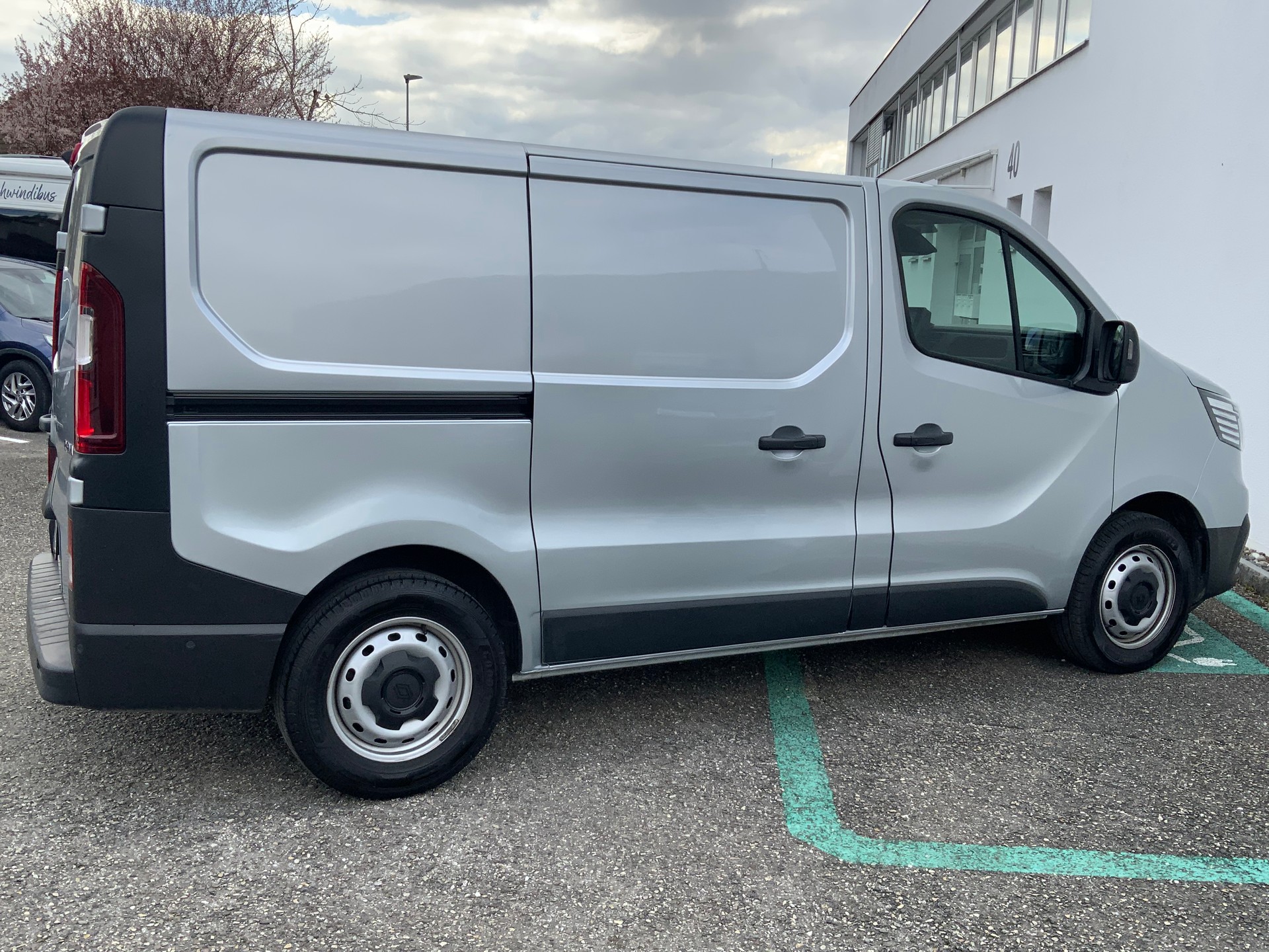 RENAULT Trafic 2.0 Blue dCi 150 Advance L1H1 EDC EN-image-4