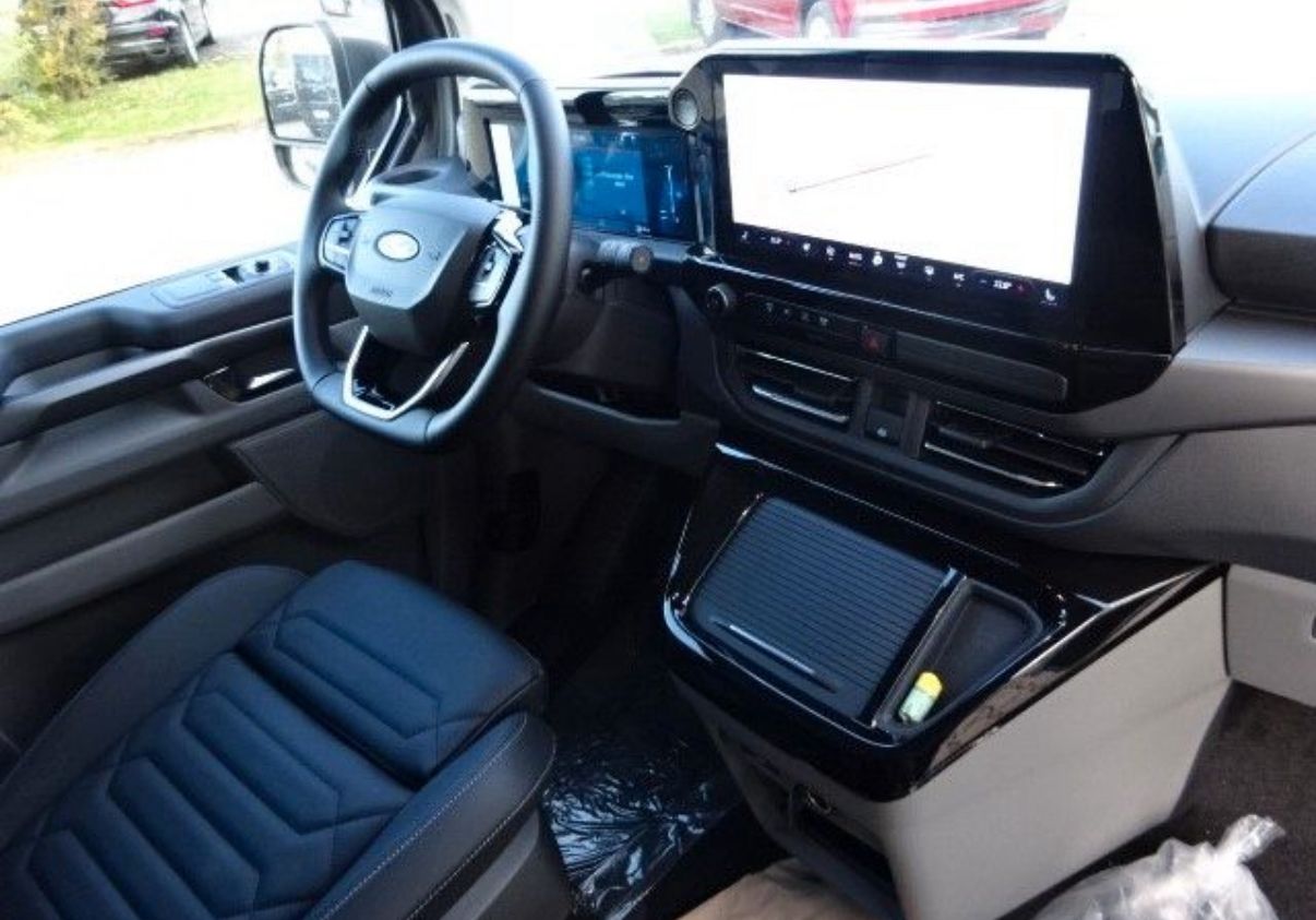 FORD Tourneo Custom Bus 320 L1H1 TitaniumX Automat 4x4-image-1