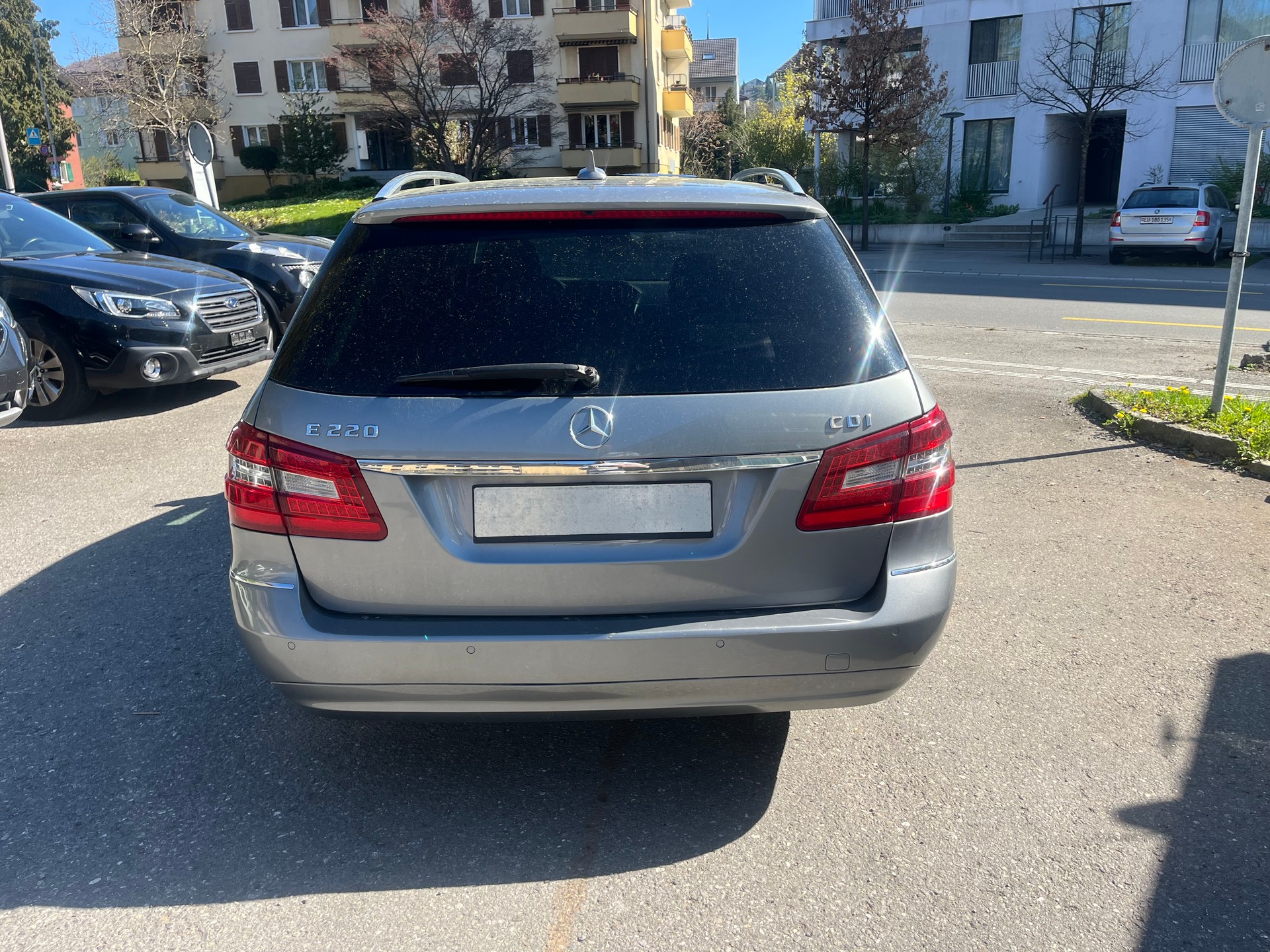 MERCEDES-BENZ E 220 CDI BlueEfficiency My Star Automatic-image-3