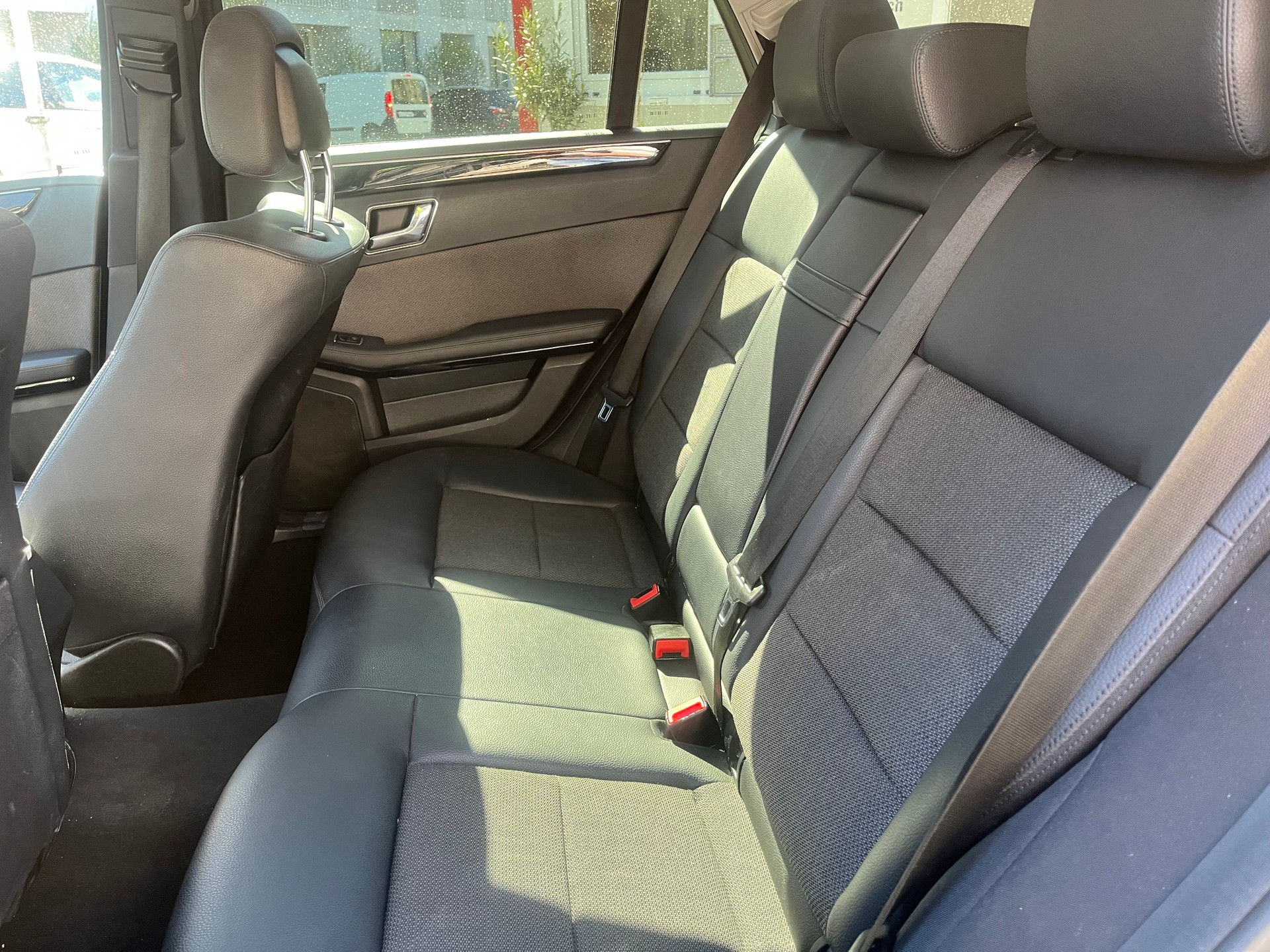 MERCEDES-BENZ E 220 CDI BlueEfficiency My Star Automatic-image-6