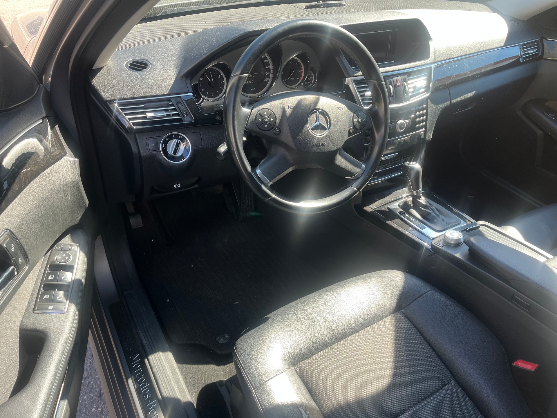 MERCEDES-BENZ E 220 CDI BlueEfficiency My Star Automatic-image-8