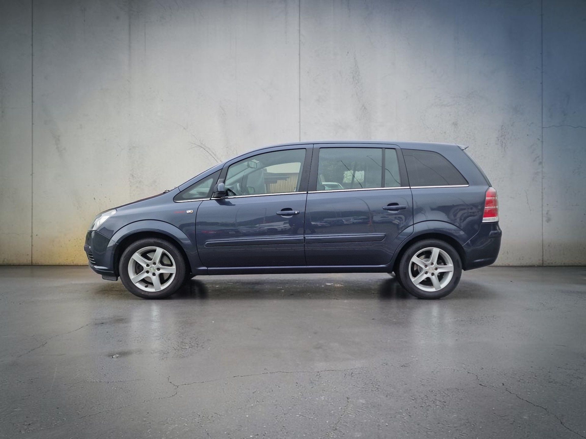 OPEL Zafira 2.2i 16V Cosmo 12Mt Gara Neu MFK-image-0