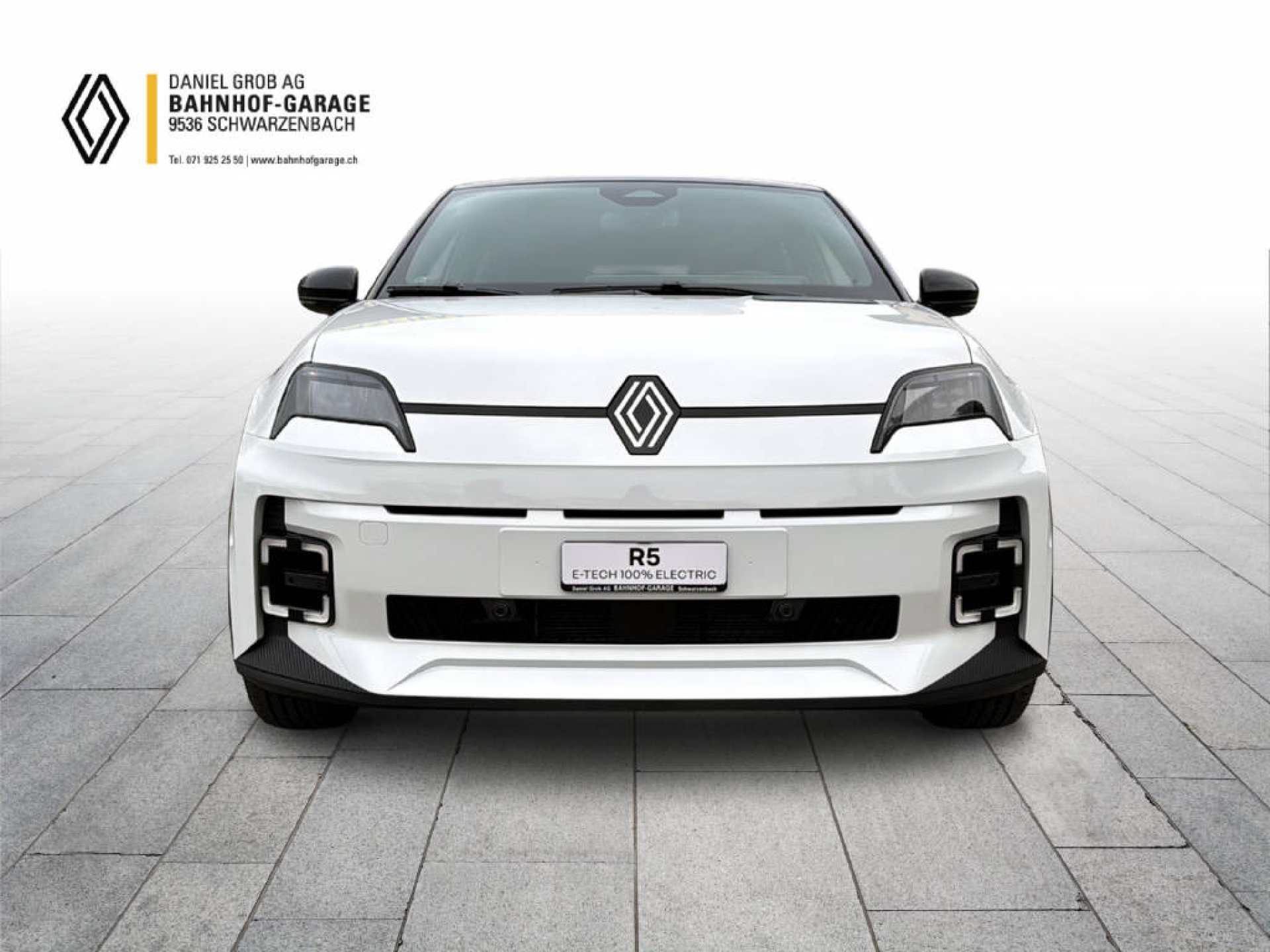 RENAULT R5 E-Tech Comfort Range techno-showroom-element-1