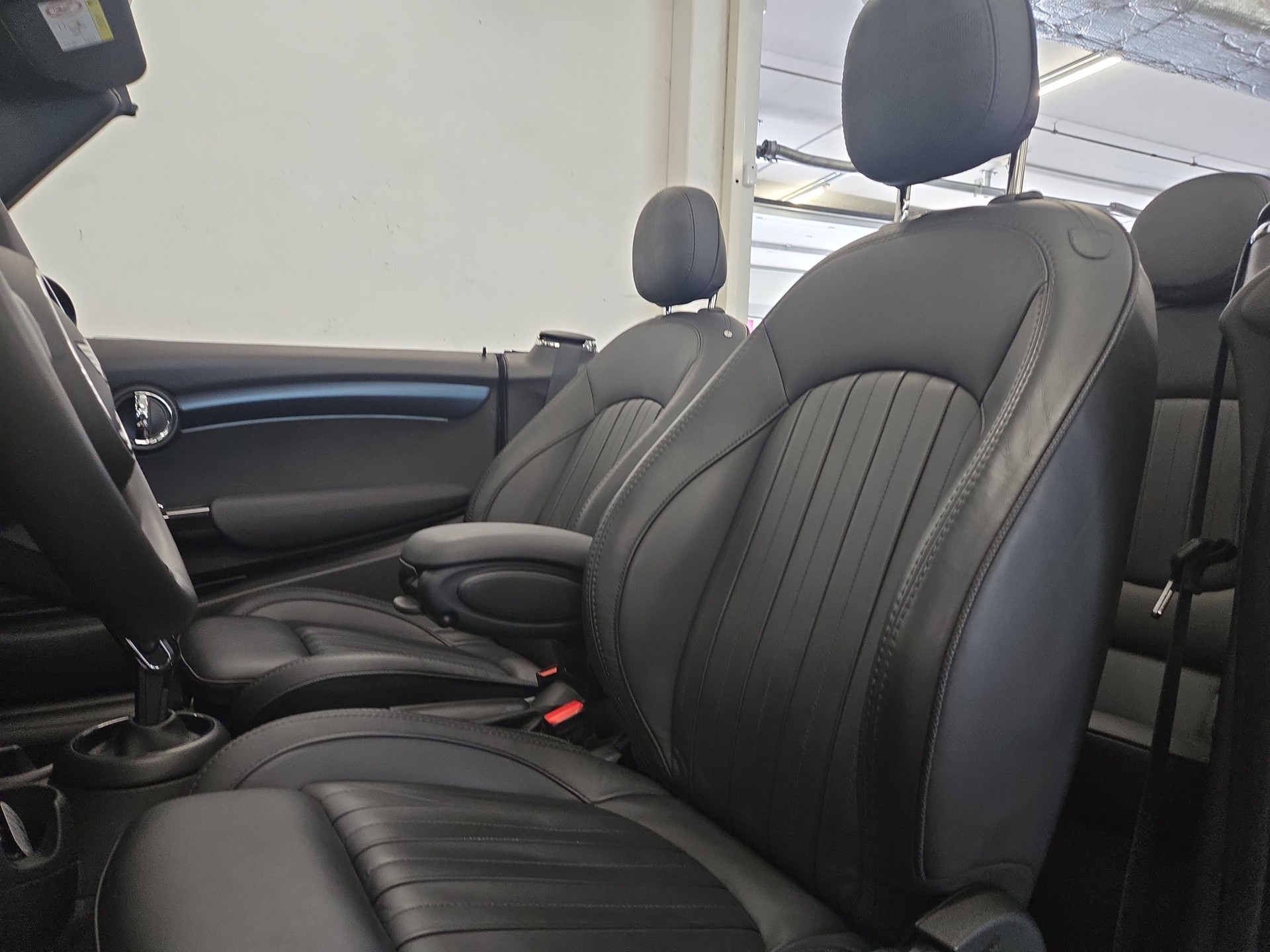 MINI Cooper Cabriolet Sidewalk Edition DKG-image-9
