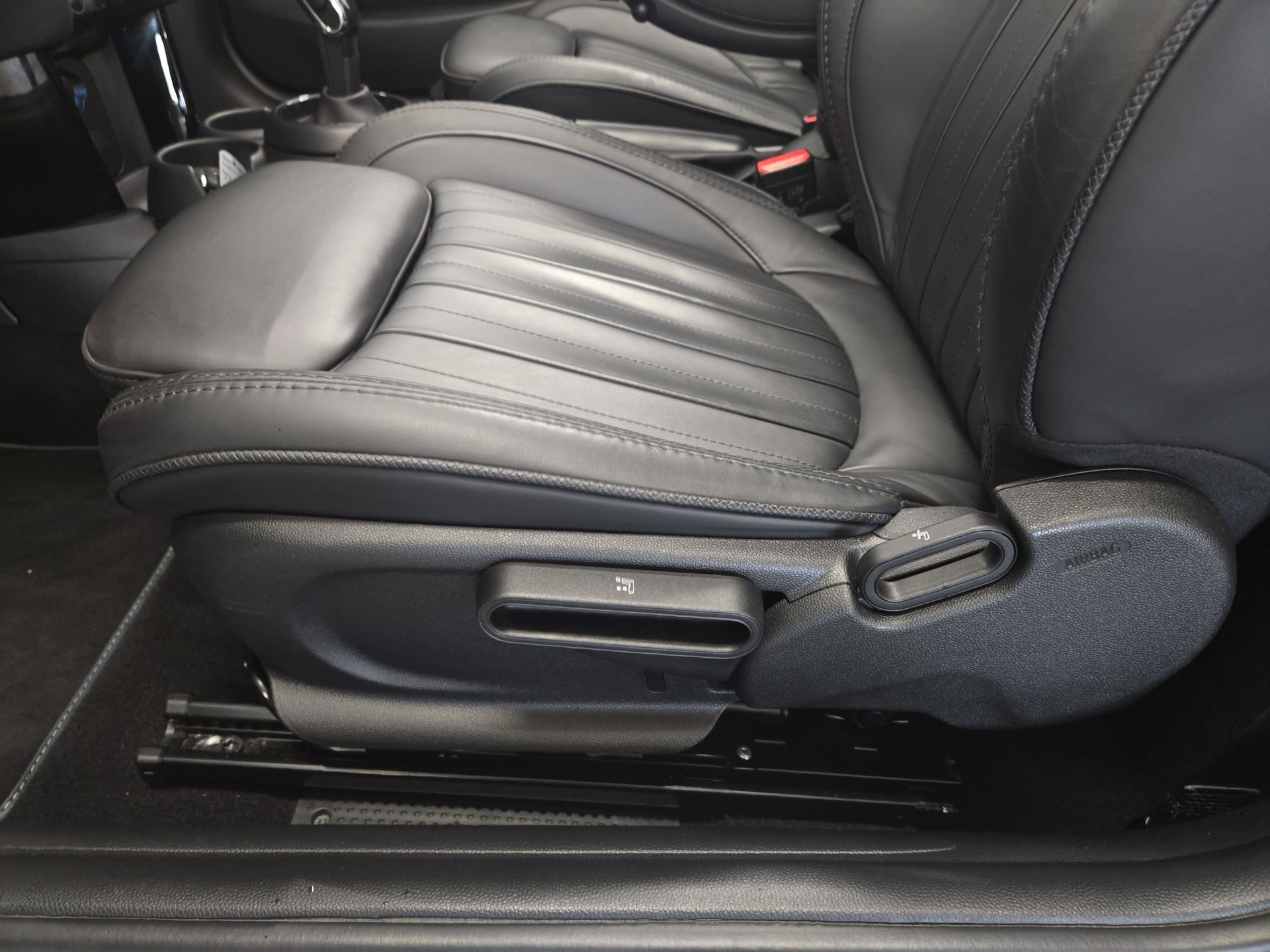 MINI Cooper Cabriolet Sidewalk Edition DKG-image-18